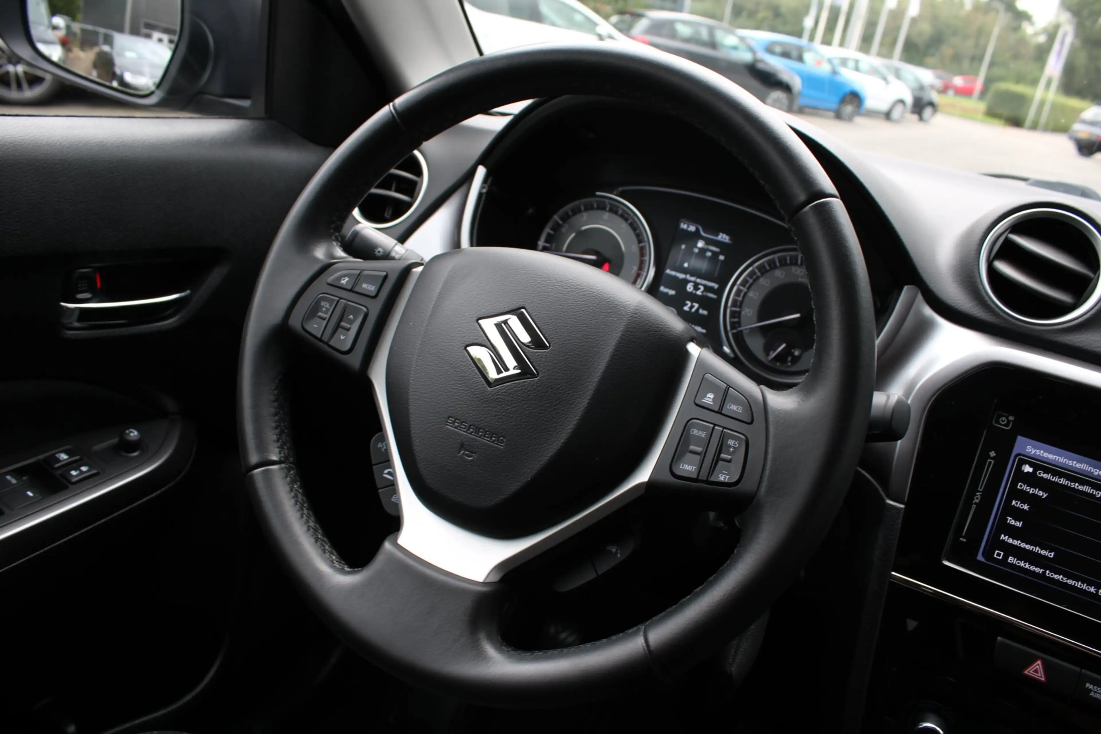 Suzuki Vitara 1.4 Boosterjet Select Smart Hybrid ACC/Camera/Stoe — photo 37
