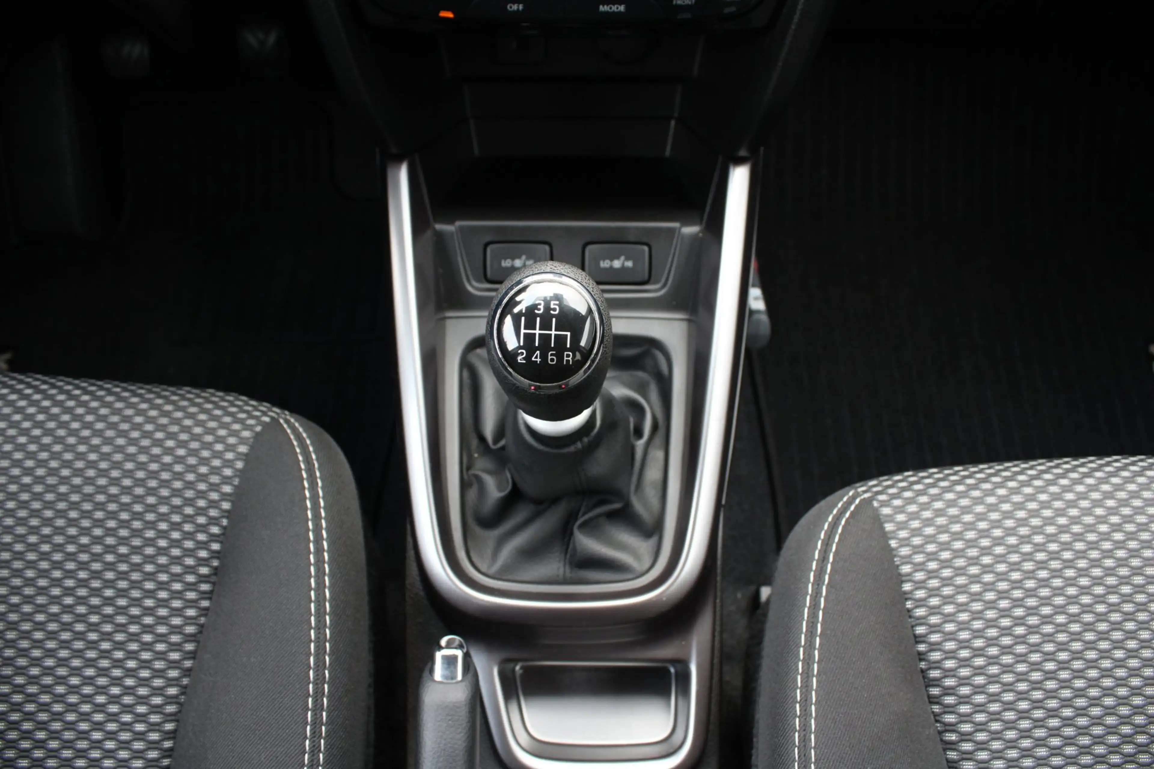 Suzuki Vitara 1.4 Boosterjet Select Smart Hybrid ACC/Camera/Stoe — photo 26