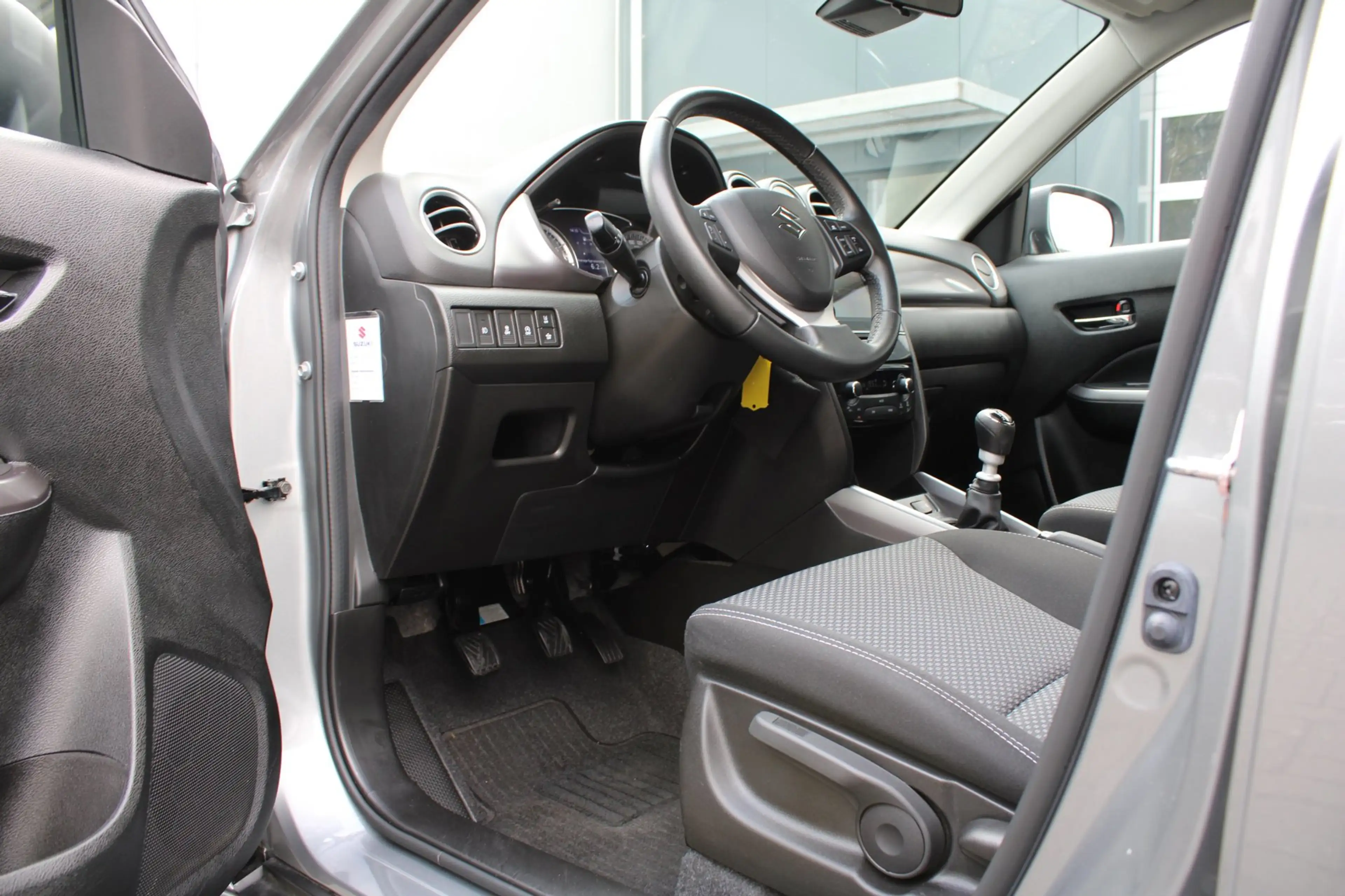 Suzuki Vitara 1.4 Boosterjet Select Smart Hybrid ACC/Camera/Stoe — photo 5