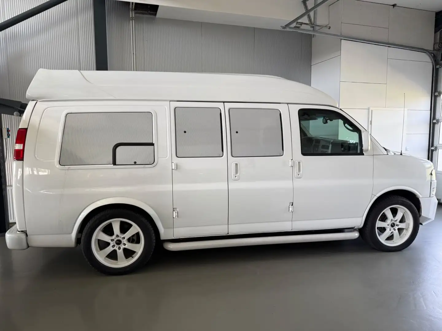 GMC Savana BENZIN /GAS  Camper Van Weiß - 1
