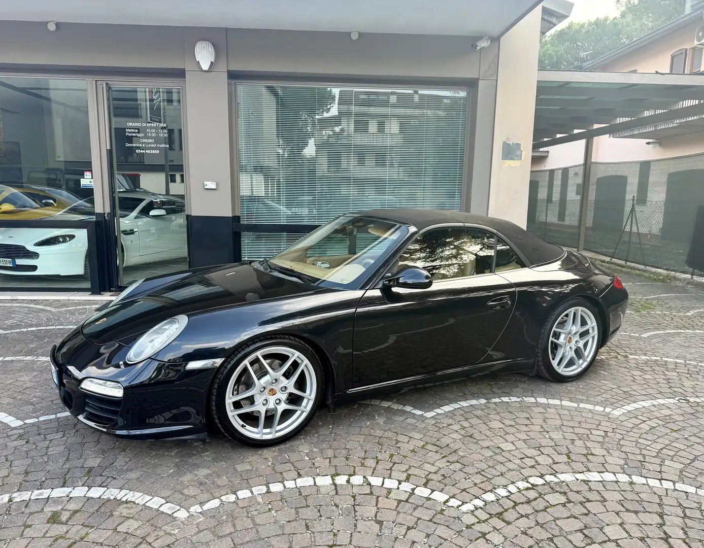 Porsche 997 911 Cabrio 3.6 Carrera. mk2 Nero - 2