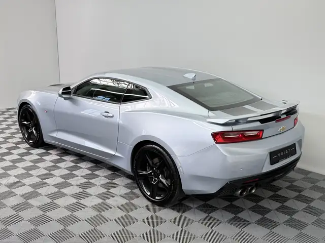 Chevrolet Camaro view 3