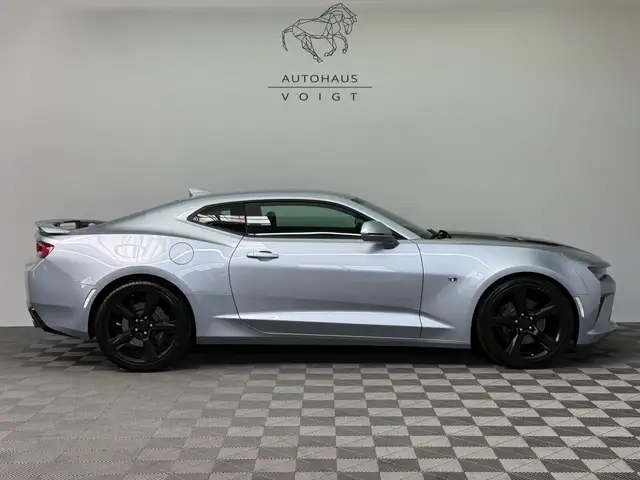 Chevrolet Camaro view 4