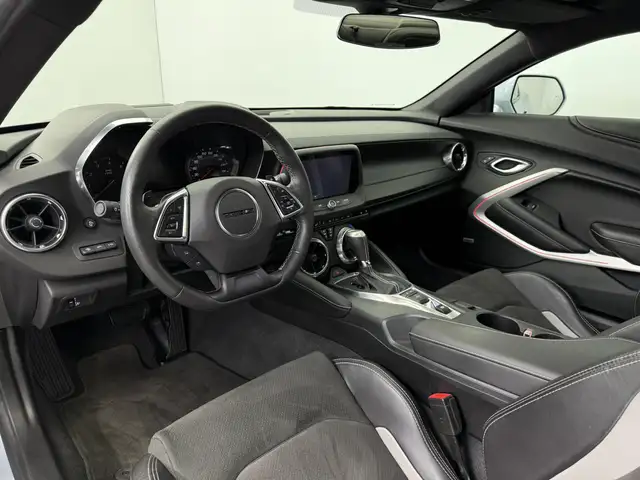 Chevrolet Camaro view 9