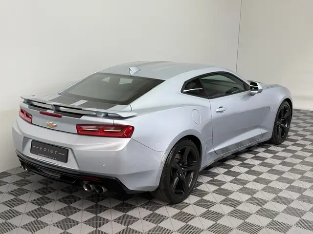 Chevrolet Camaro view 6