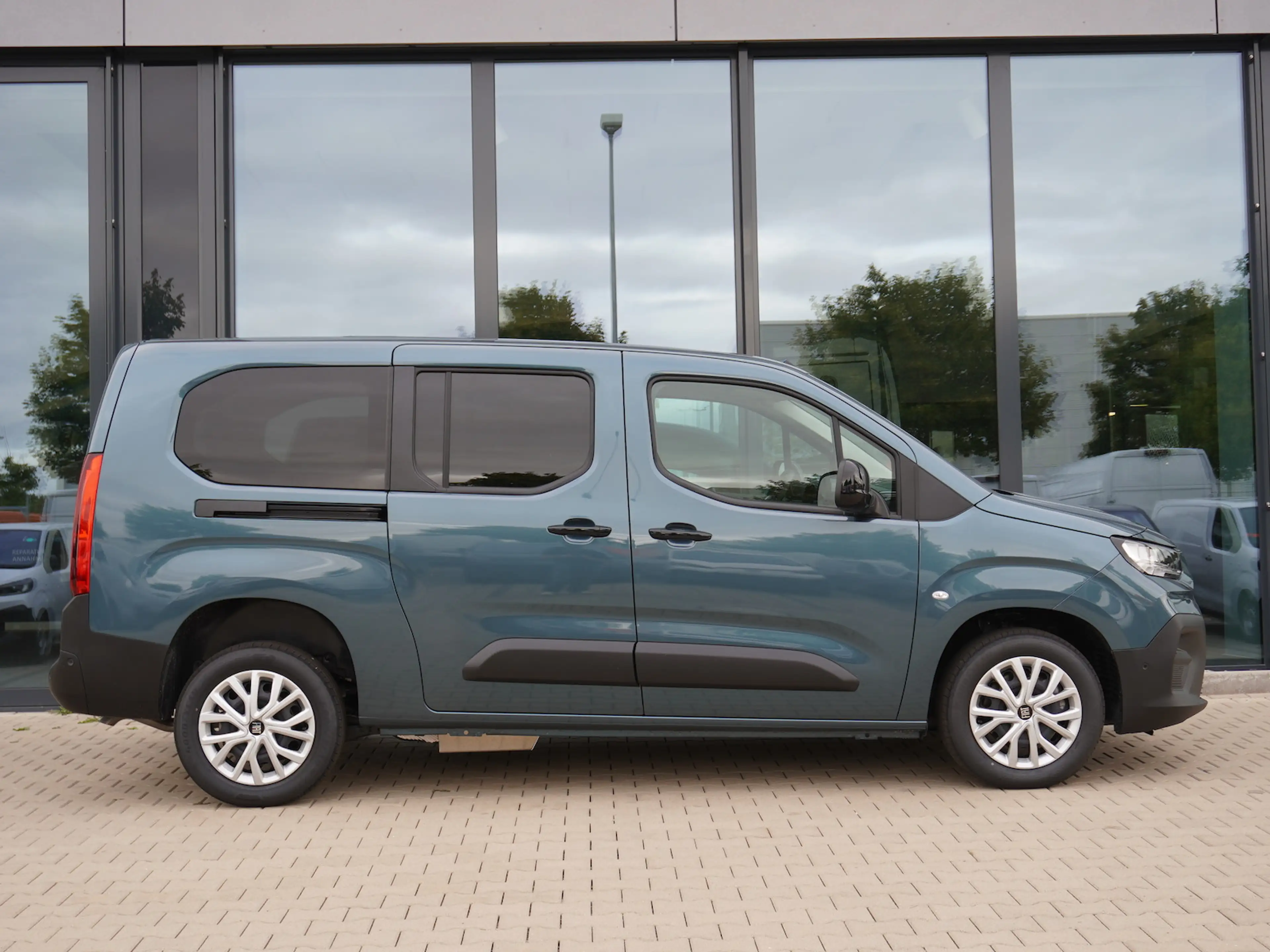 Fiat Doblo Maxi Kombi 130 AT / Rollstuhlumbau AMF — photo 4