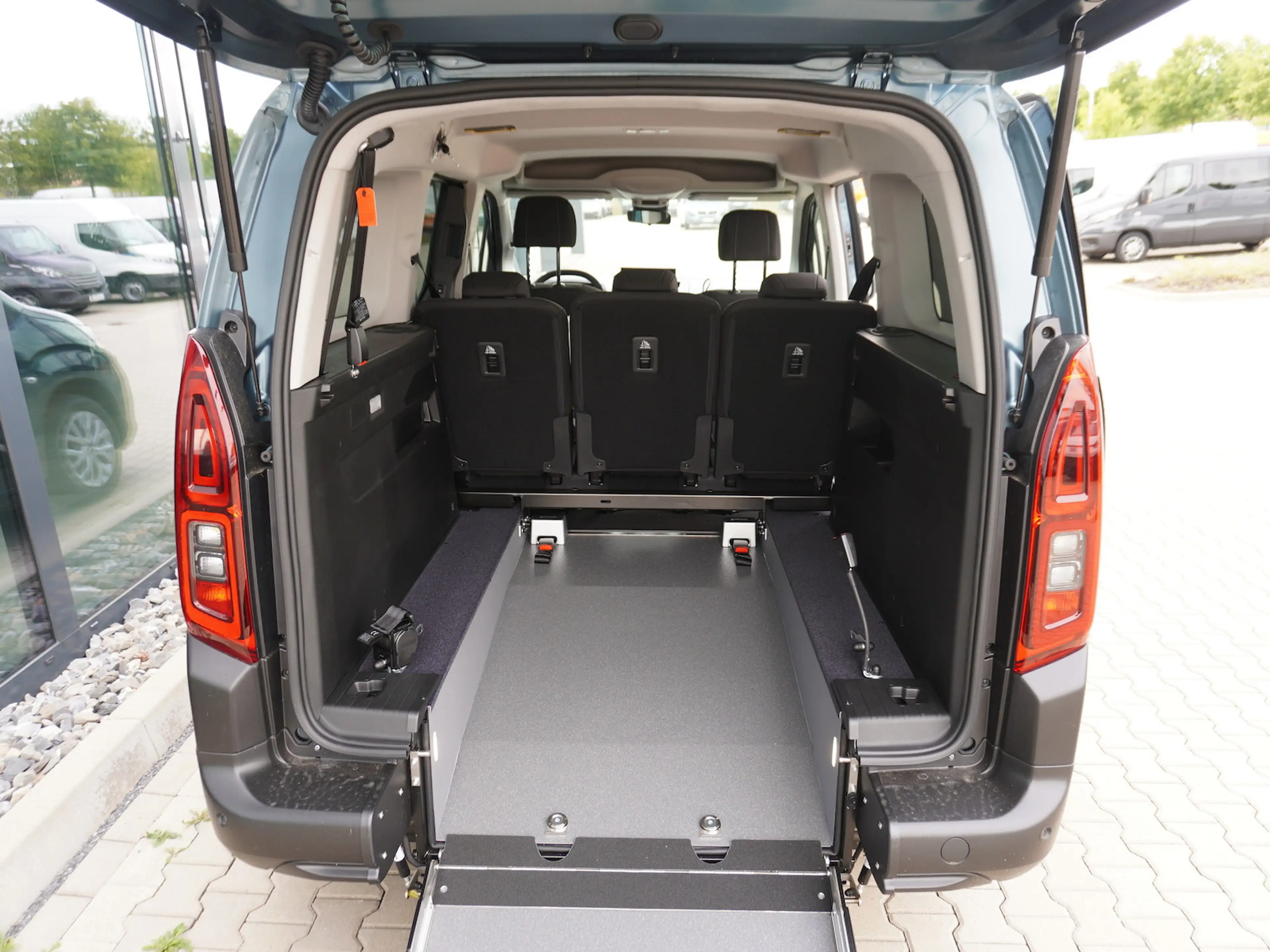 Fiat Doblo Maxi Kombi 130 AT / Rollstuhlumbau AMF — photo 6