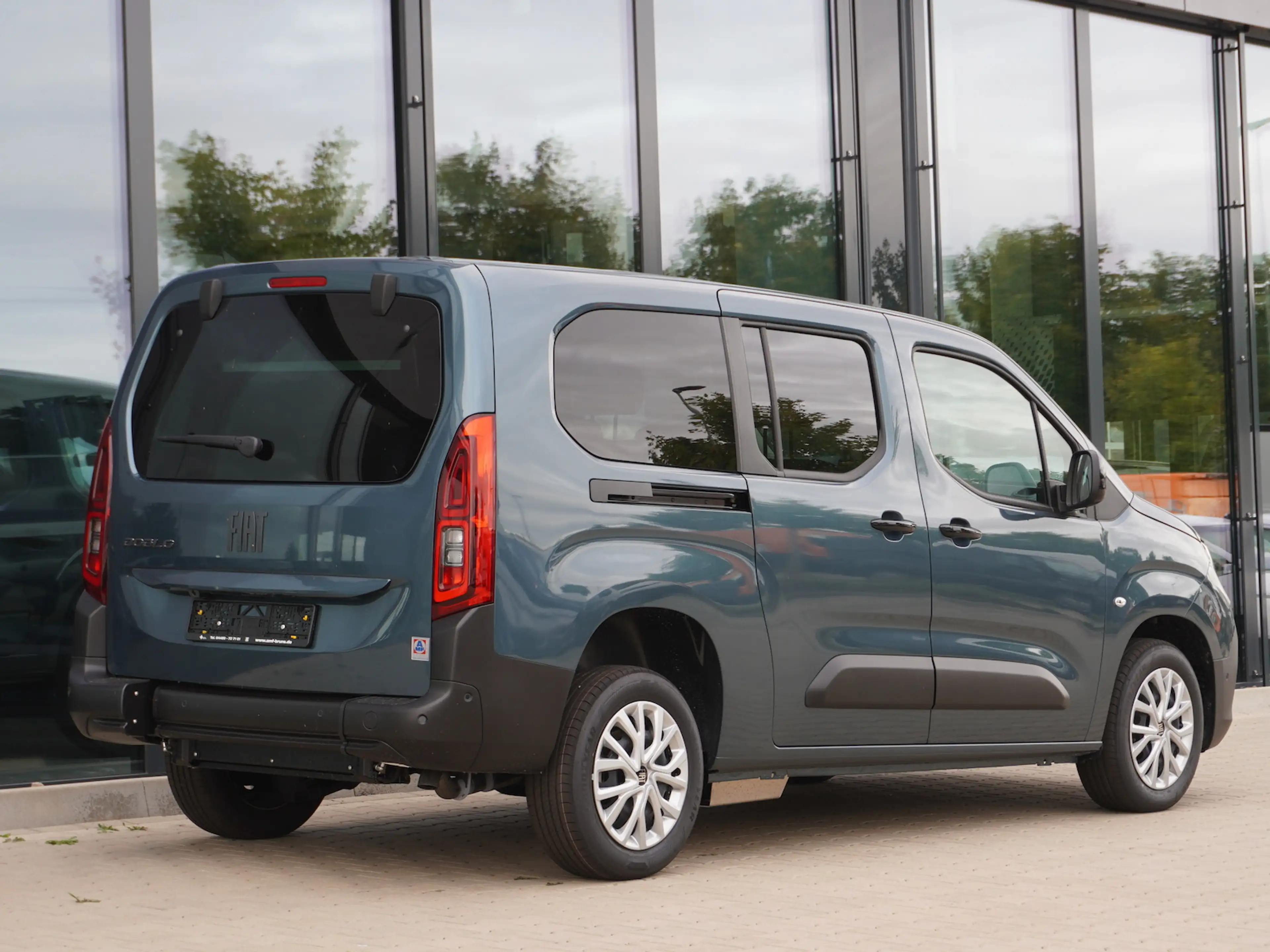 Fiat Doblo Maxi Kombi 130 AT / Rollstuhlumbau AMF — photo 3