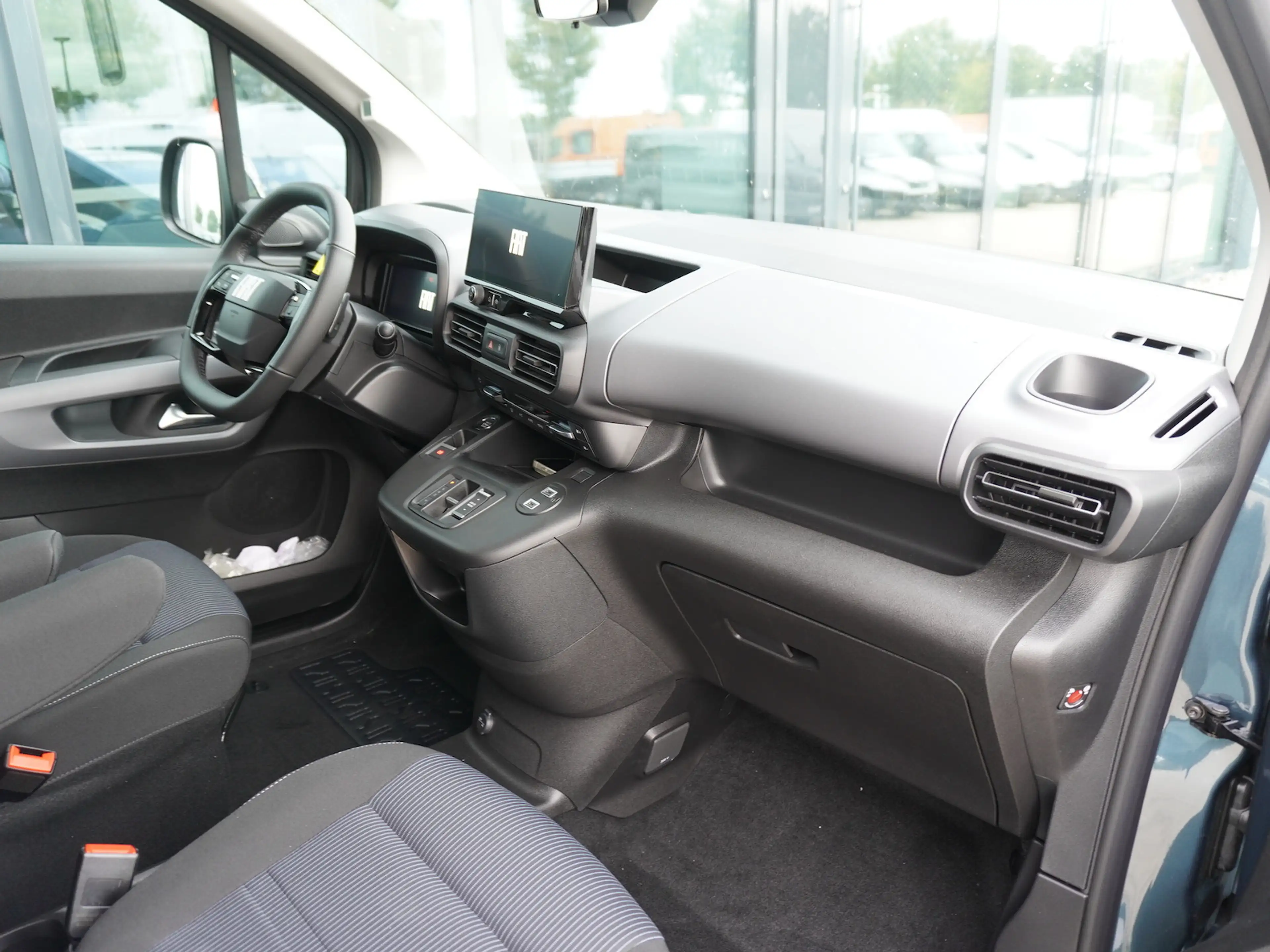 Fiat Doblo Maxi Kombi 130 AT / Rollstuhlumbau AMF — photo 14