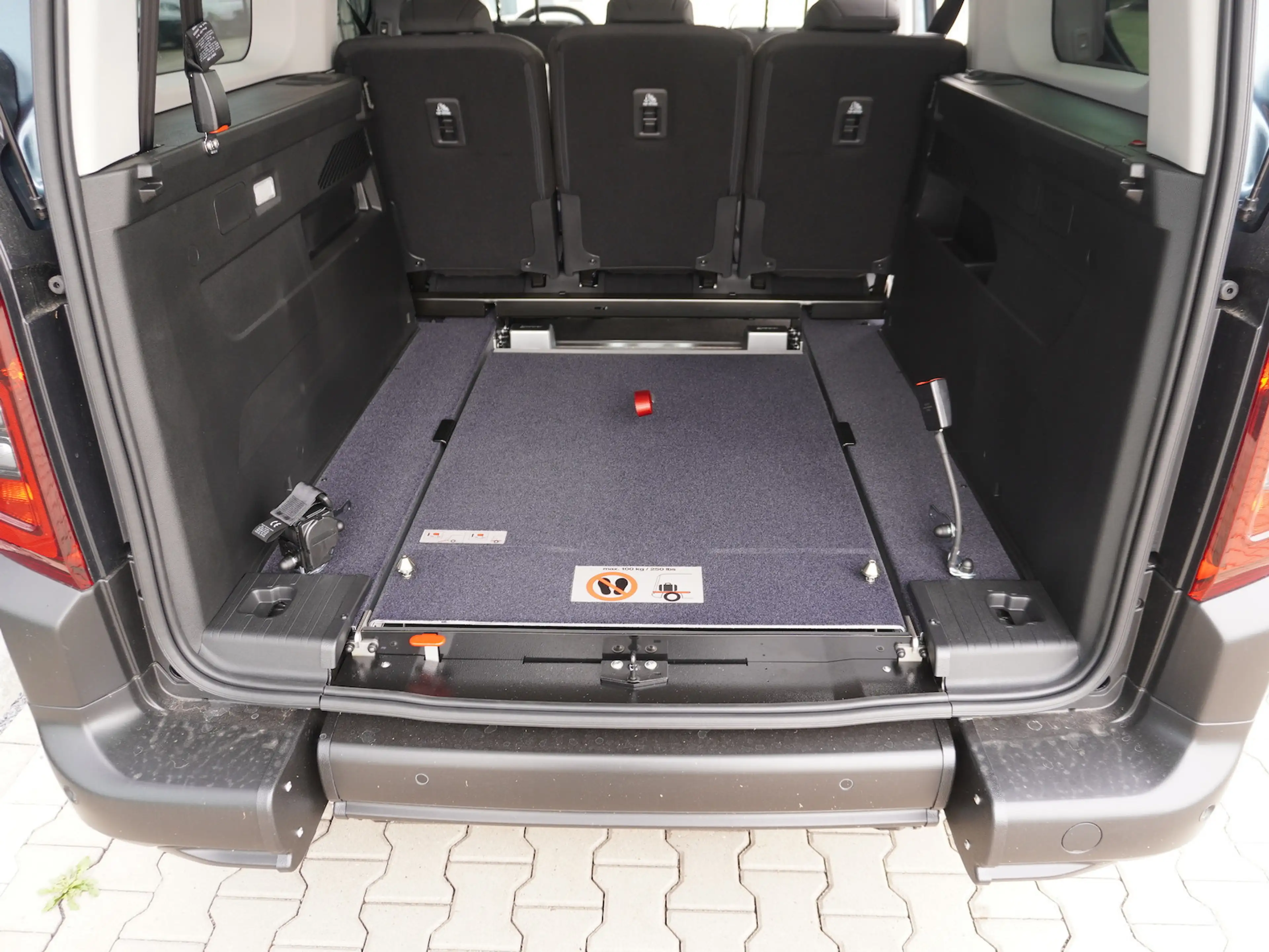 Fiat Doblo Maxi Kombi 130 AT / Rollstuhlumbau AMF — photo 10