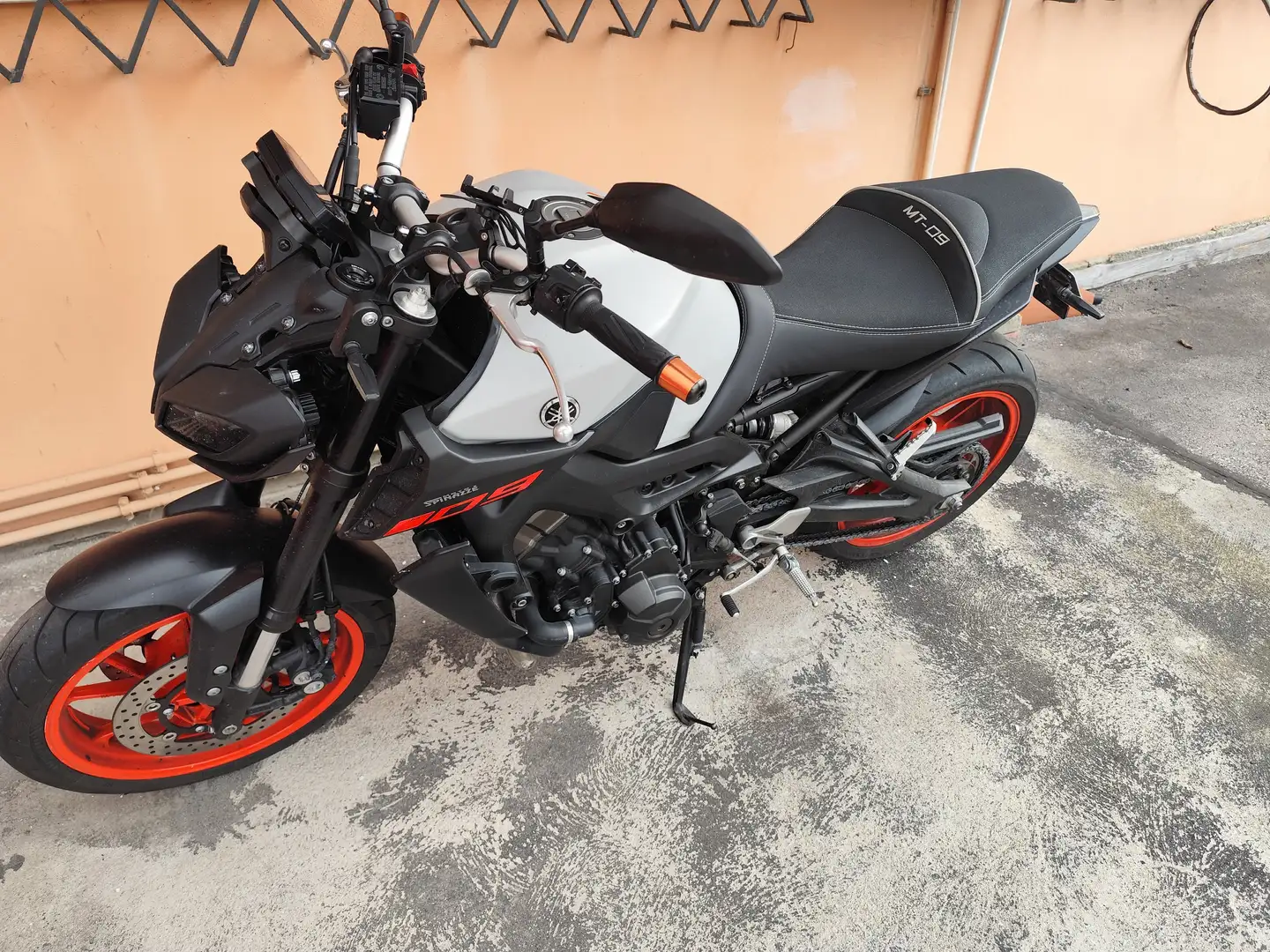 Yamaha MT-09 ABS MLNM4 ICE FLUO GRIGIO - 2