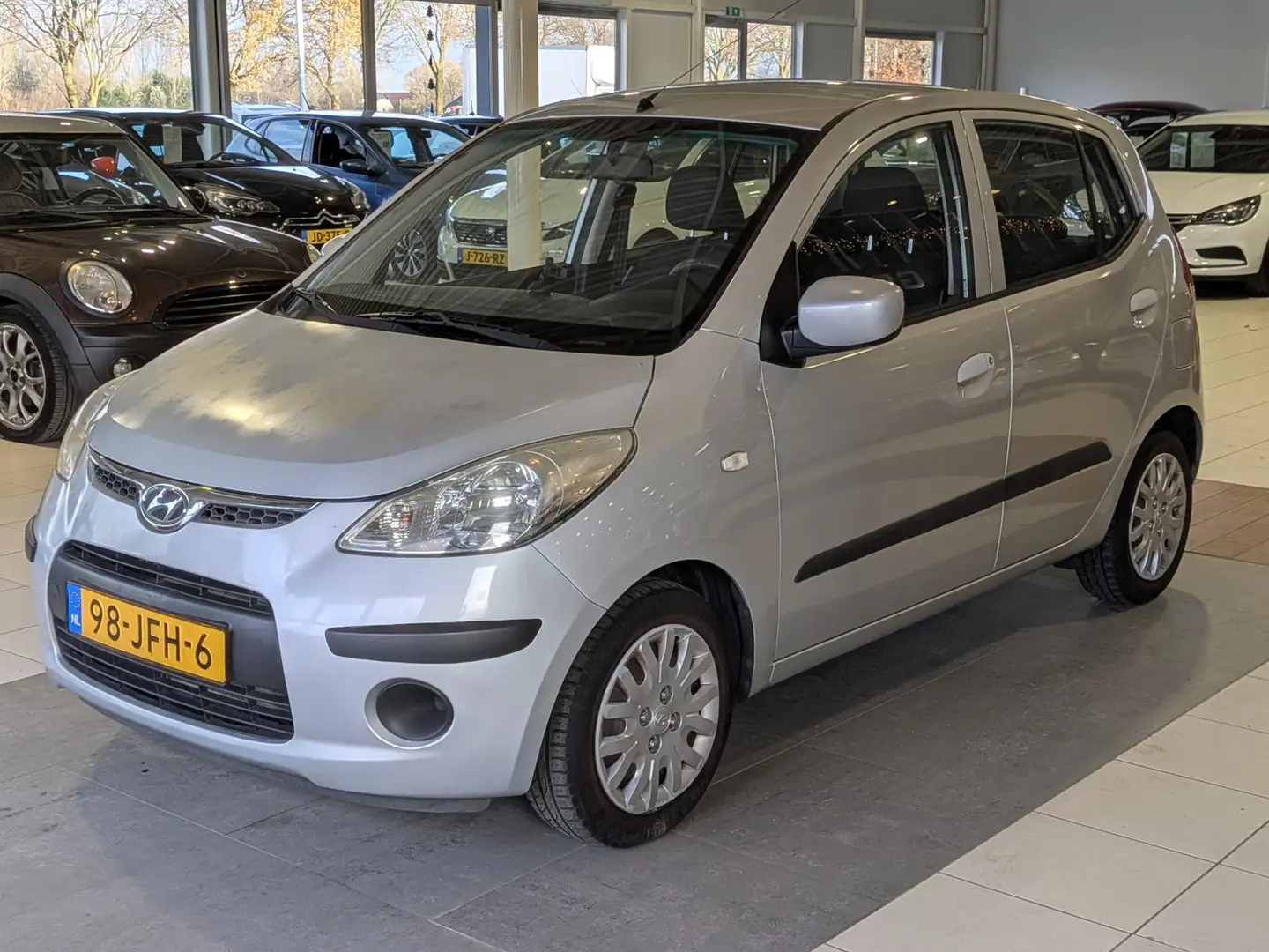 Hyundai i10 1.1 Dynamic Cool Airco, Stuurbekrachtiging Grigio - 2