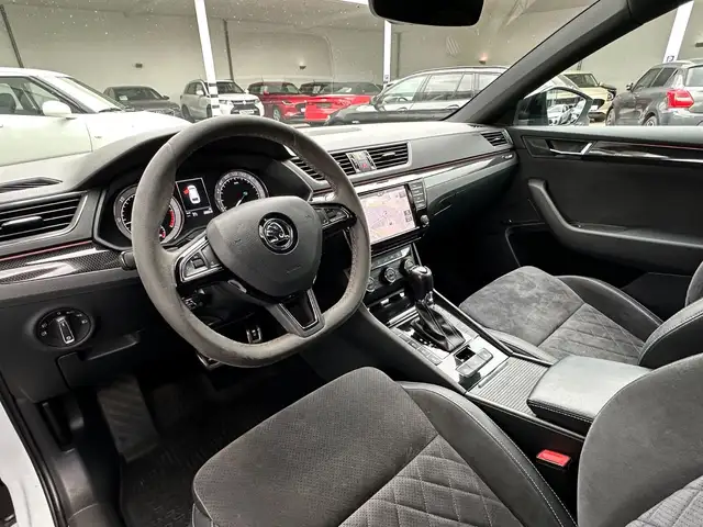Skoda Superb view 12