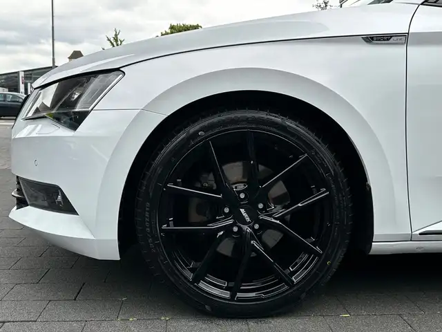 Skoda Superb view 9