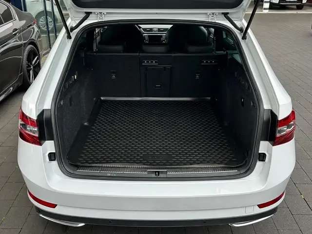 Skoda Superb view 8