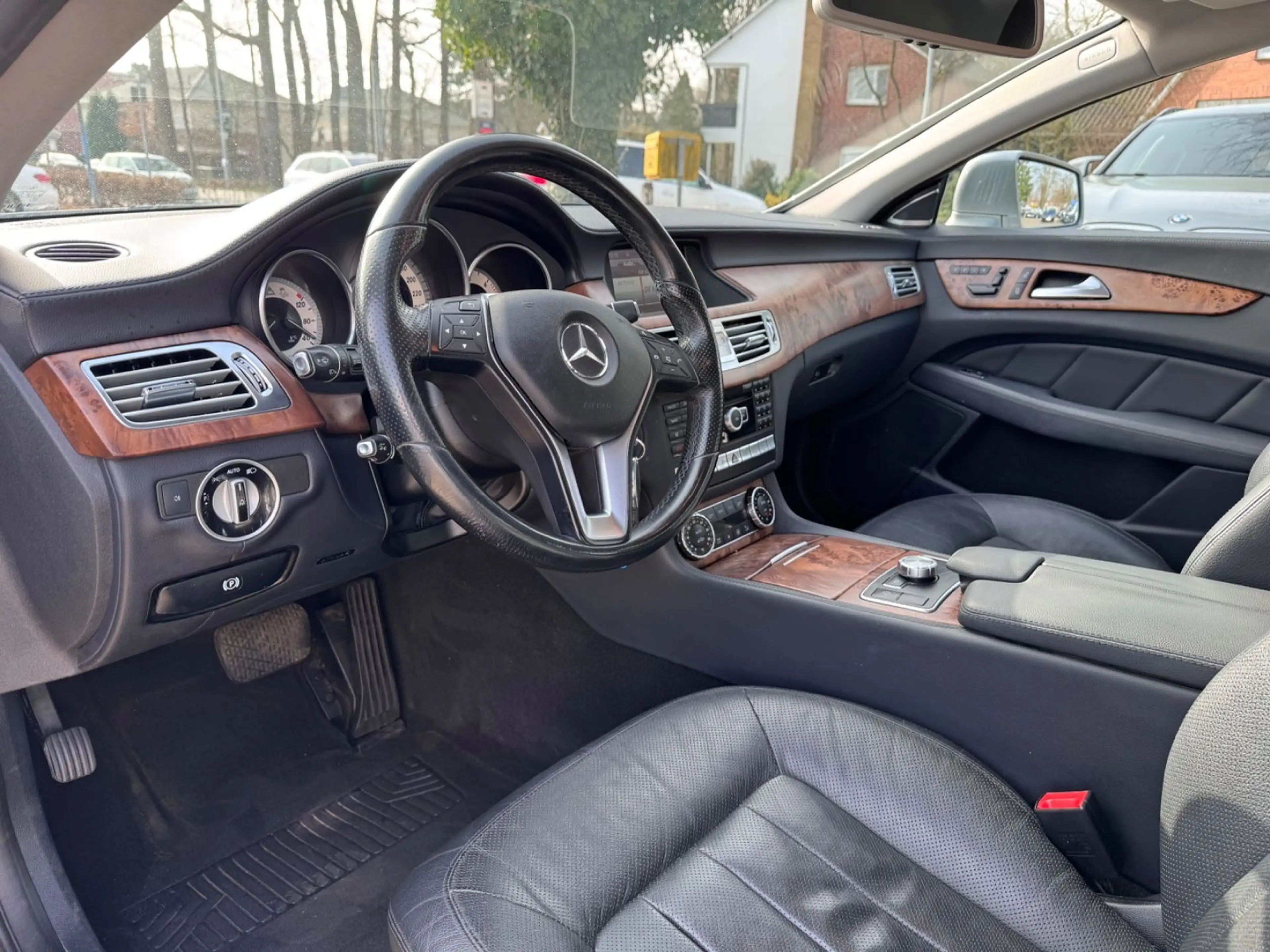 Mercedes-Benz CLS 350 *LED*NAVI*KAMERA*HARMAN* — photo 12