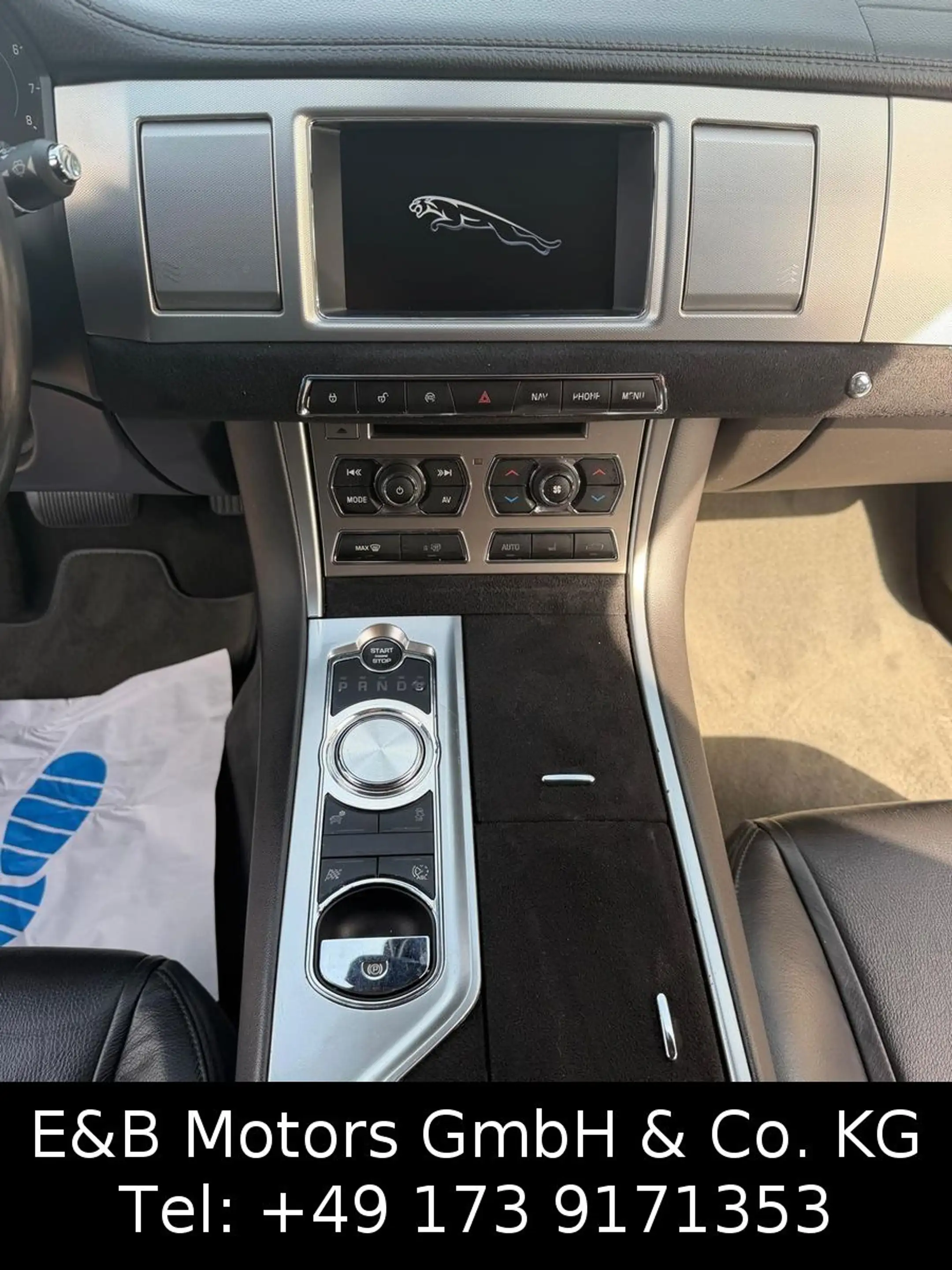 Jaguar XF 3.0 V6 Kompressor AWD Black Pack — photo 13