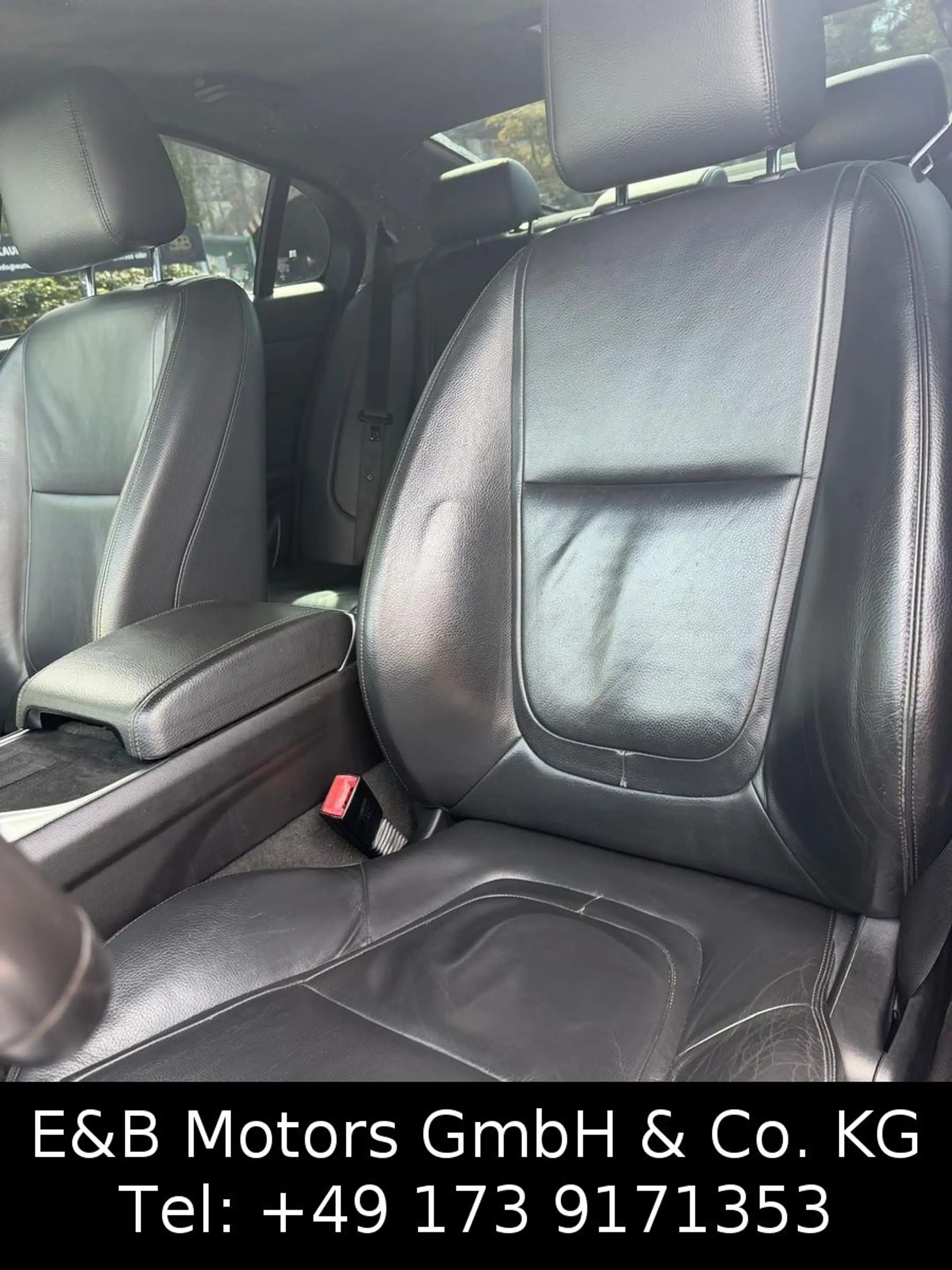 Jaguar XF 3.0 V6 Kompressor AWD Black Pack — photo 11
