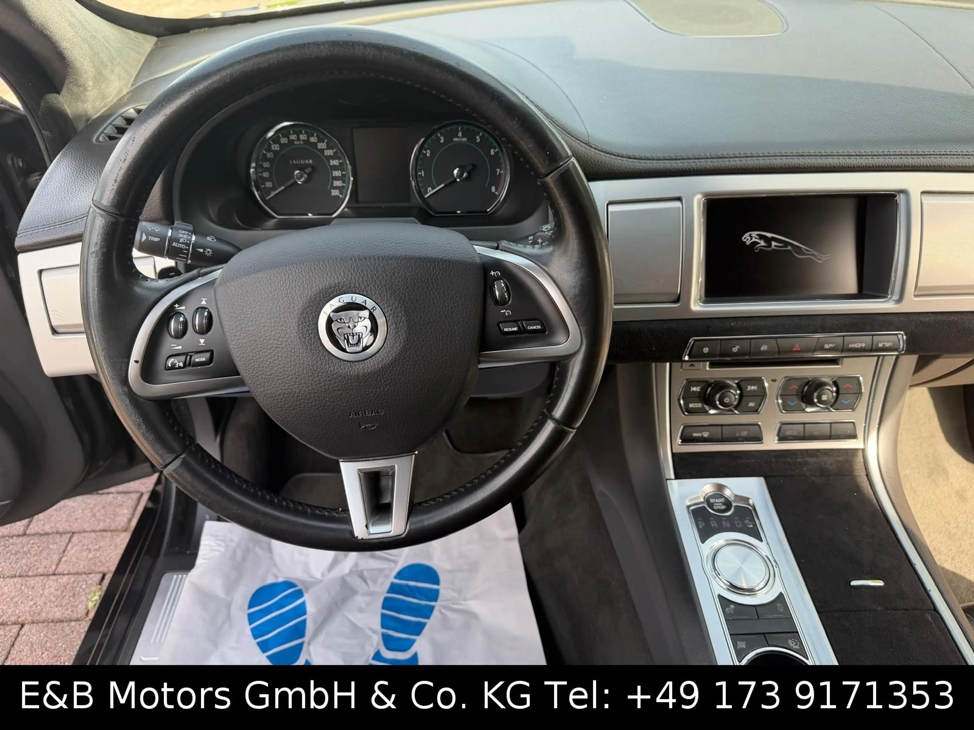 Jaguar XF 3.0 V6 Kompressor AWD Black Pack — photo 12