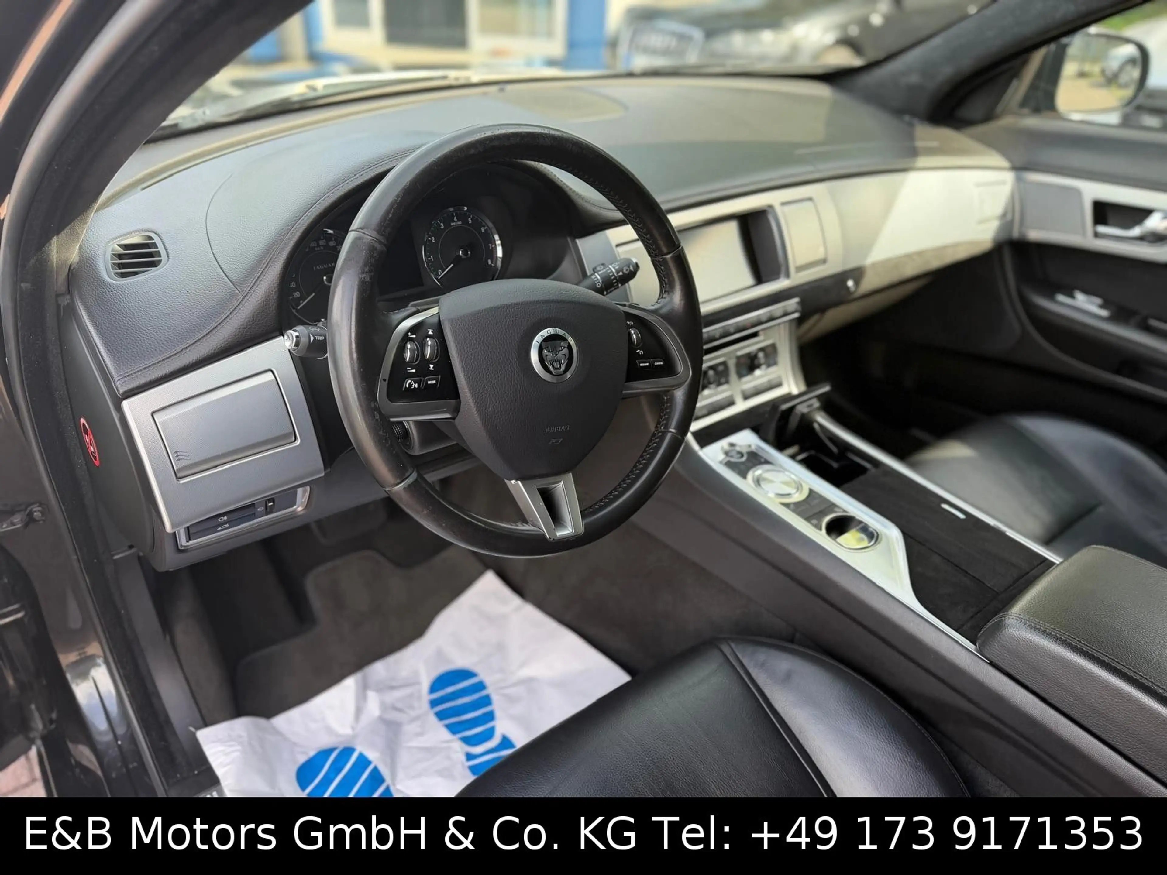 Jaguar XF 3.0 V6 Kompressor AWD Black Pack — photo 10