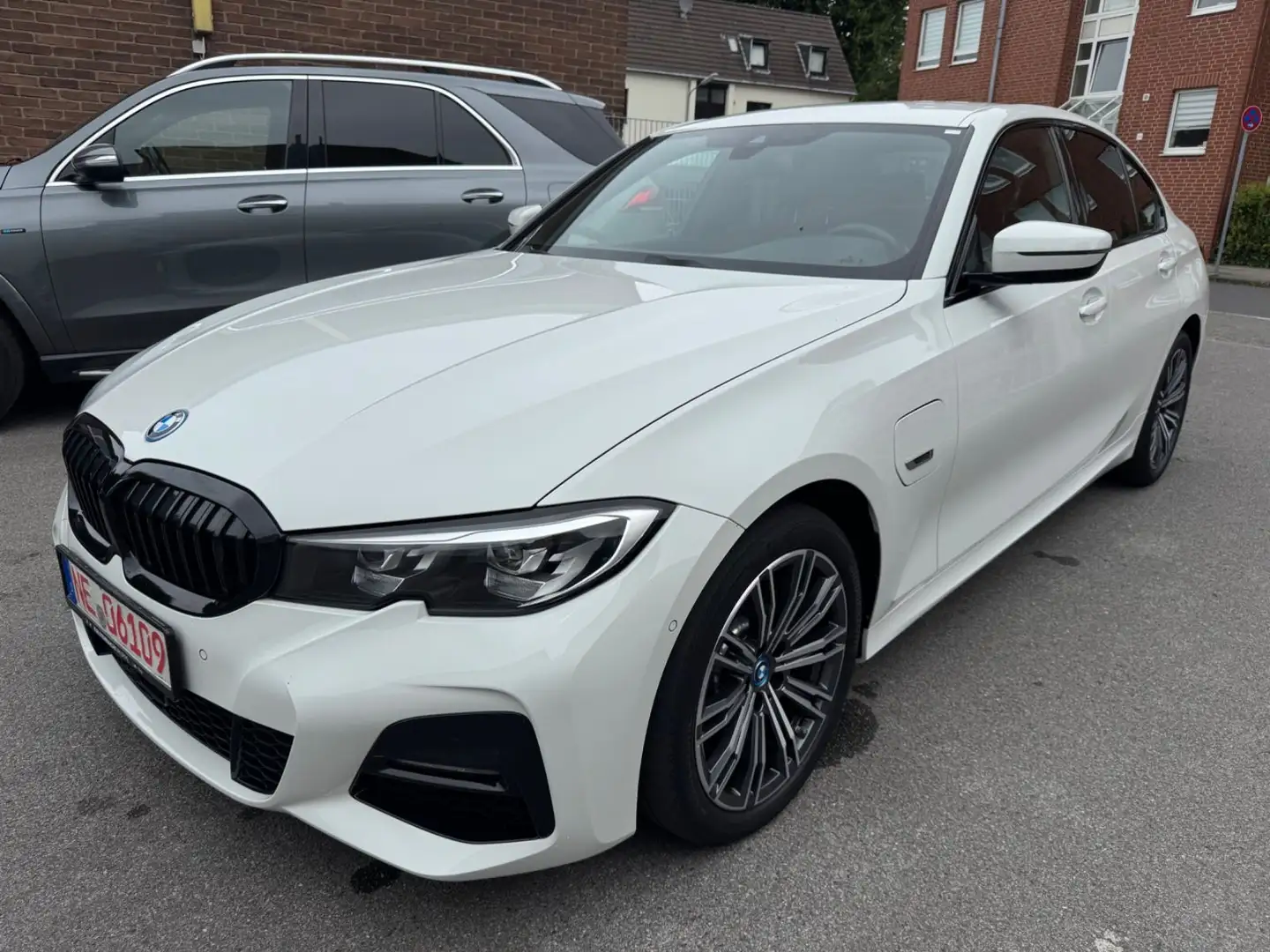 BMW 320 e M Sport-Shadow-Navi-Kamera-Abst-Temp.-SHZ Weiß - 1