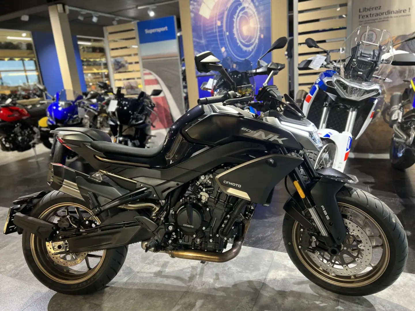 CFMOTO 800 NK SPORT Schwarz - 1