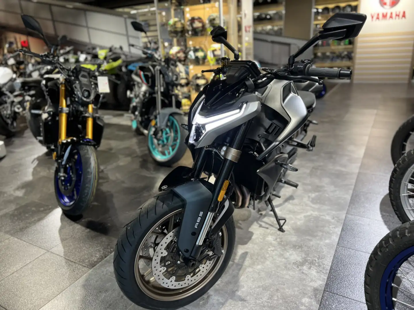 CFMOTO 800 NK SPORT Schwarz - 2