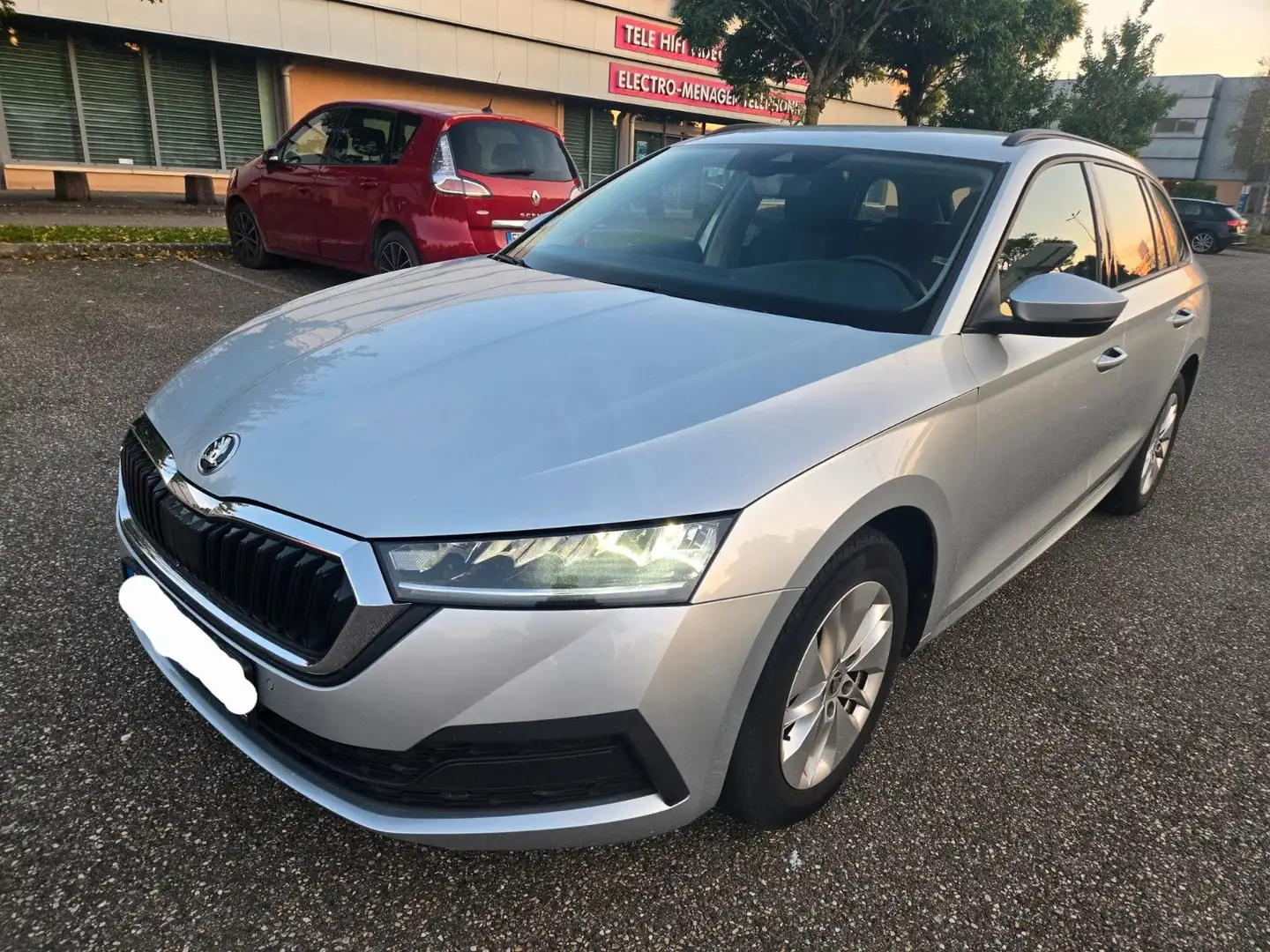 Skoda Octavia Combi 2.0 TDI DSG Xenon Navi Kamera 1 Ha Silber - 2