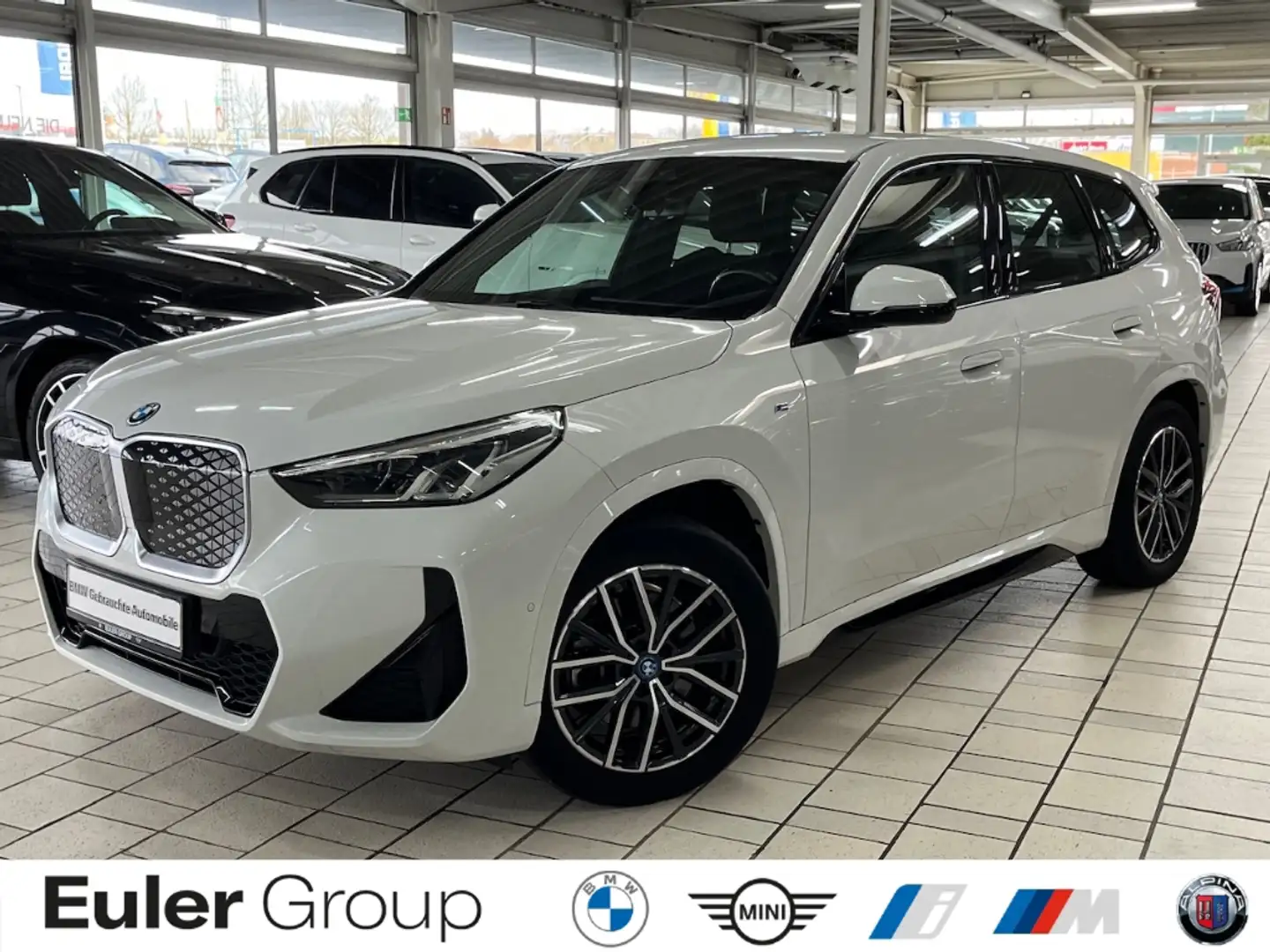 BMW iX1 xDrive 30 A M Sport Parkass. AD Navi LED 2-Z-Klima Weiß - 1