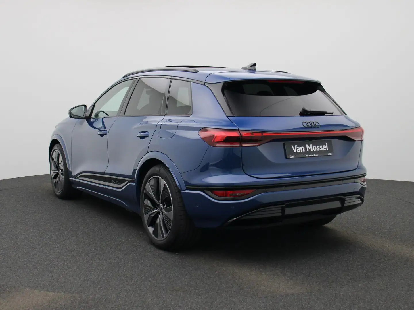 Audi Q6 e-tron Edition One performance 100 kWh 306 PK Blauw - 2