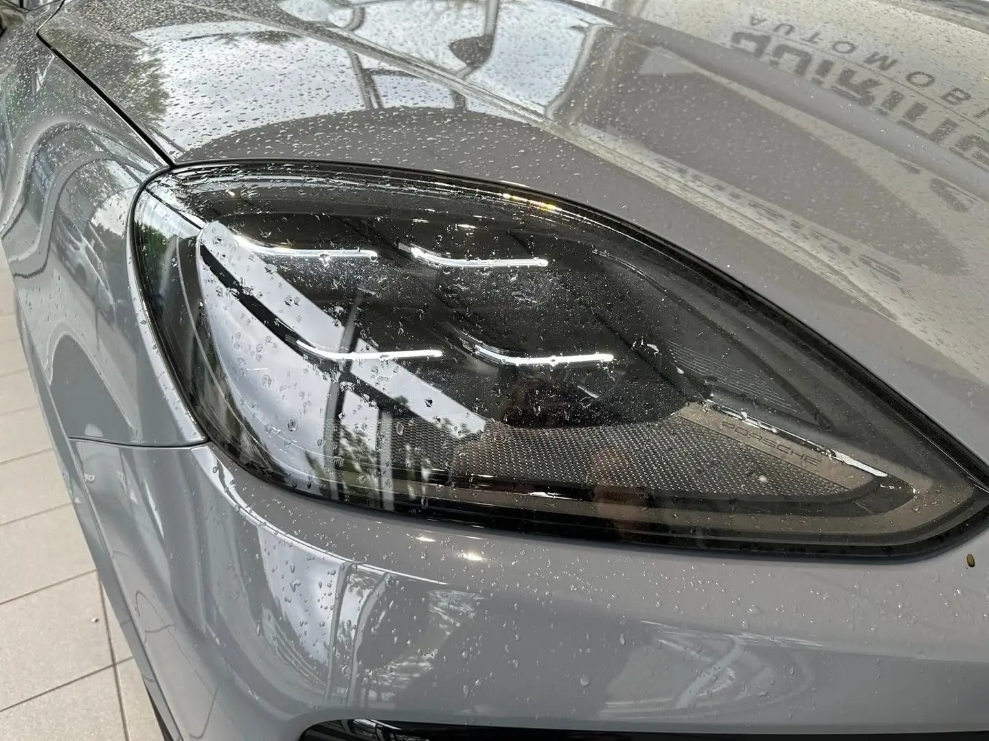 Porsche Cayenne Cayenne Coupe Hybrid Facelift/gr-rot/14W/Mtx/21 Grau - 2