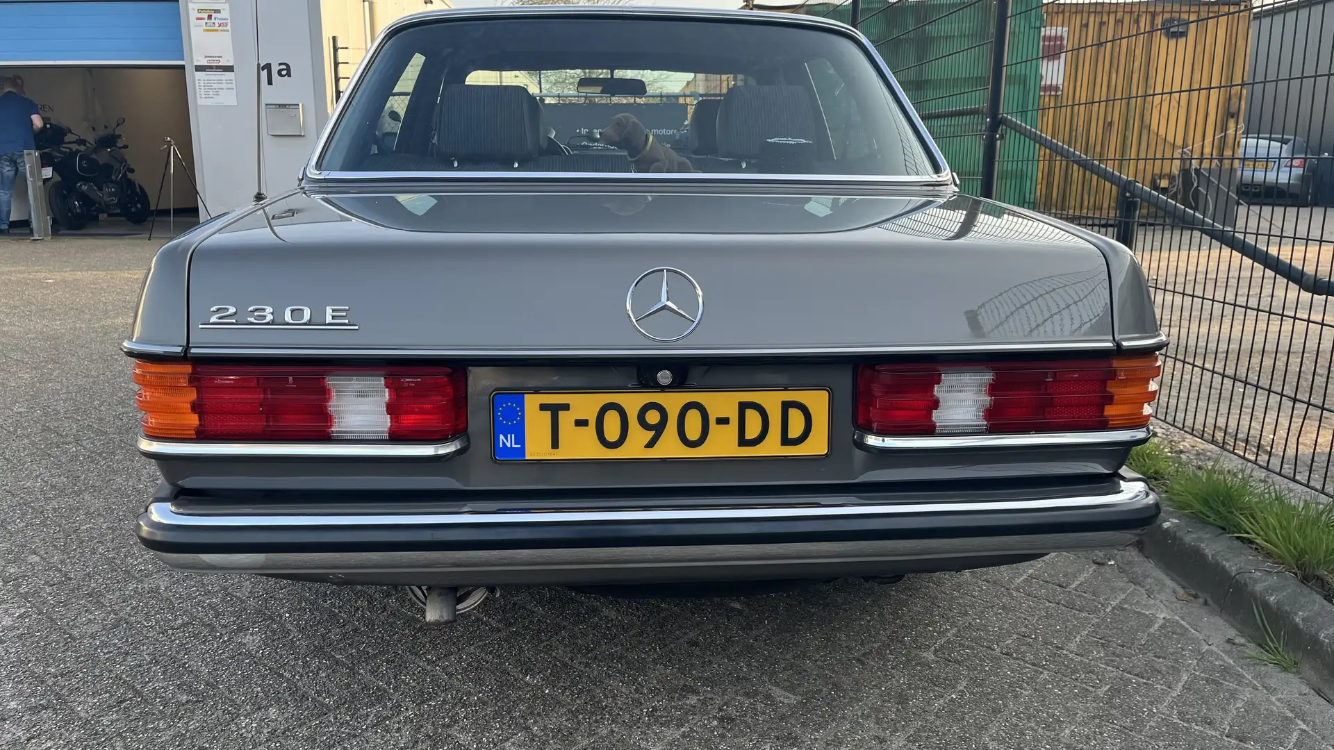 Mercedes-Benz 230 W123 230 E Automaat sedan - 2