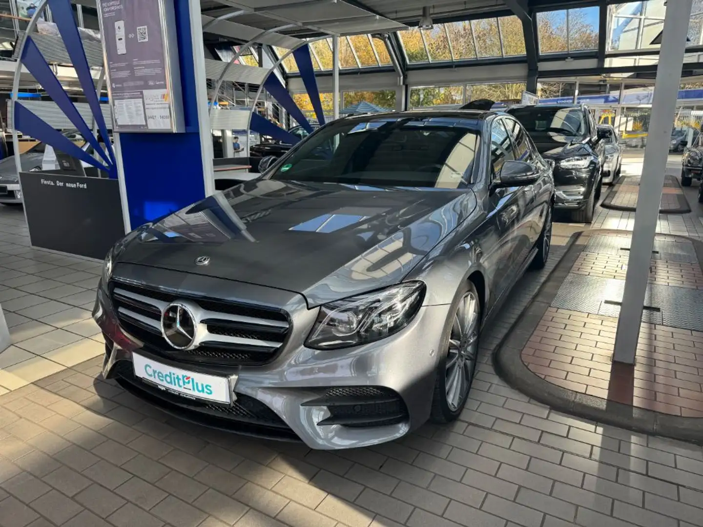 Mercedes-Benz E 220 d 9G-TRONIC AMG Line Grau - 1