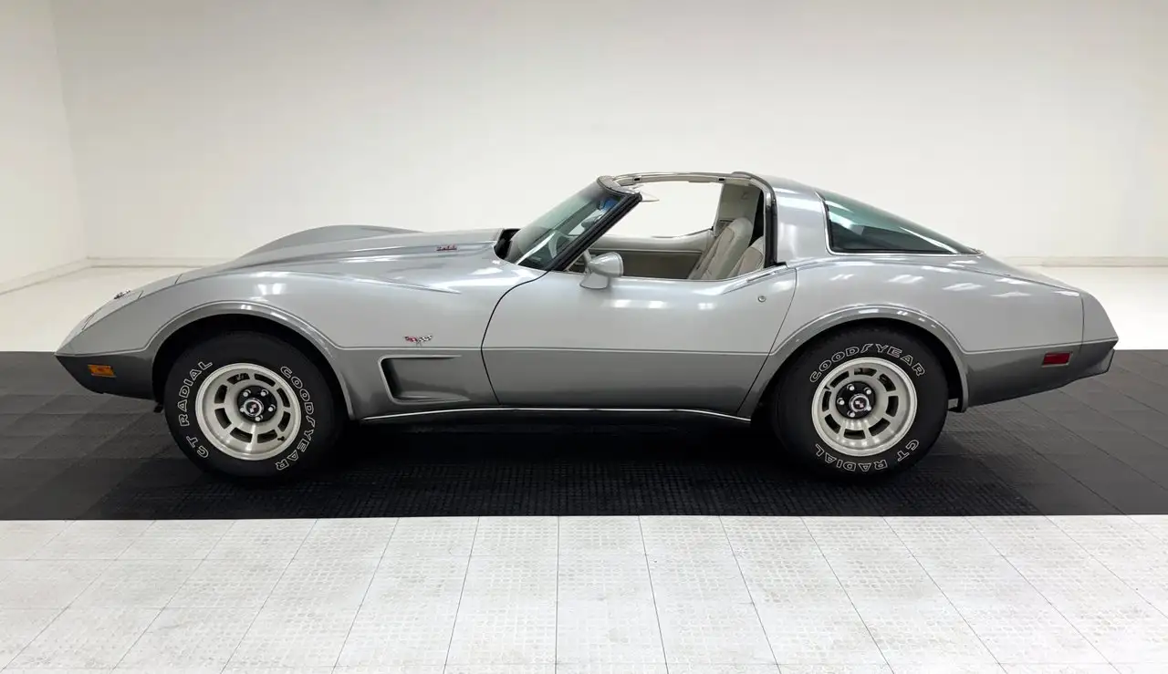 Chevrolet Corvette 25th Anniversary Coupe, foto 4
