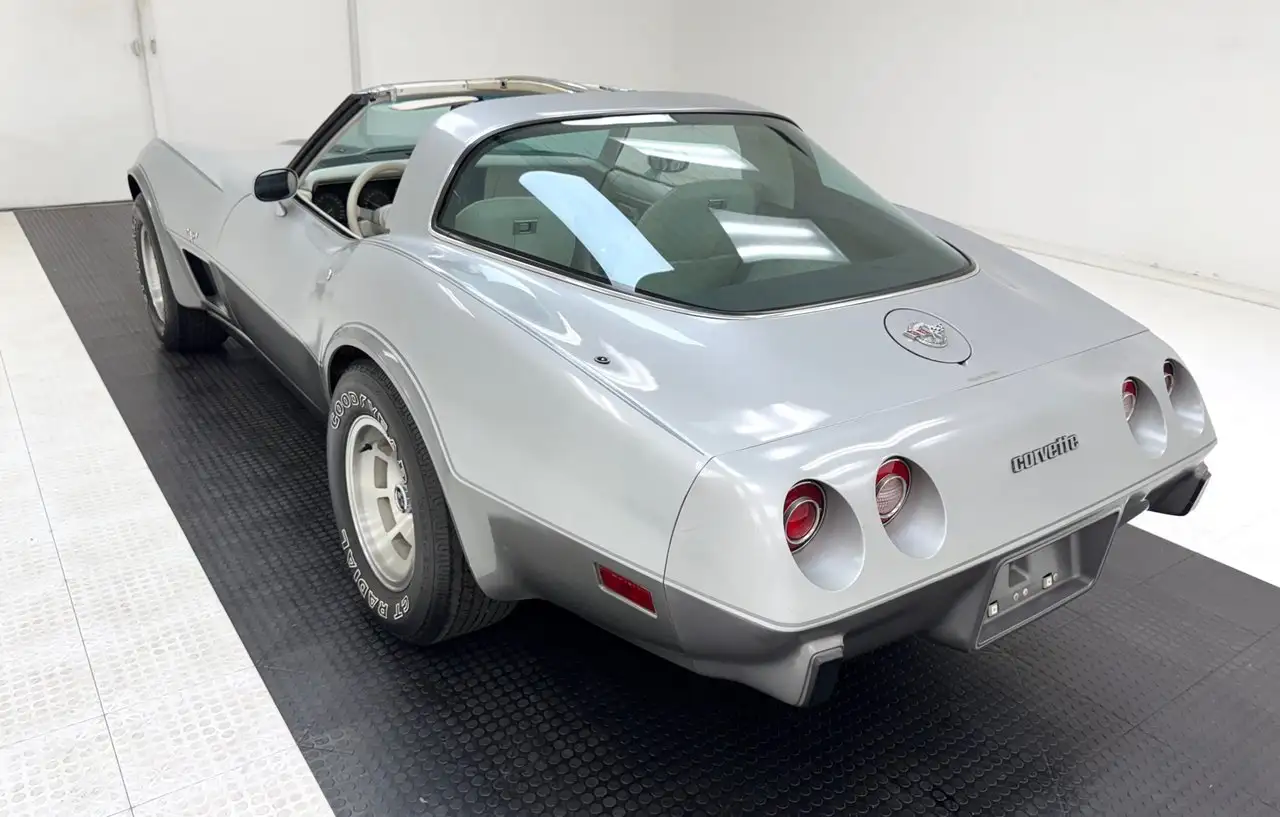 Chevrolet Corvette 25th Anniversary Coupe, foto 6