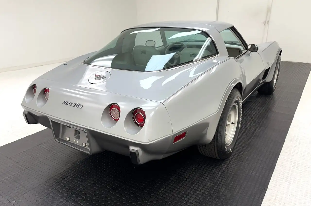 Chevrolet Corvette 25th Anniversary Coupe, foto 8