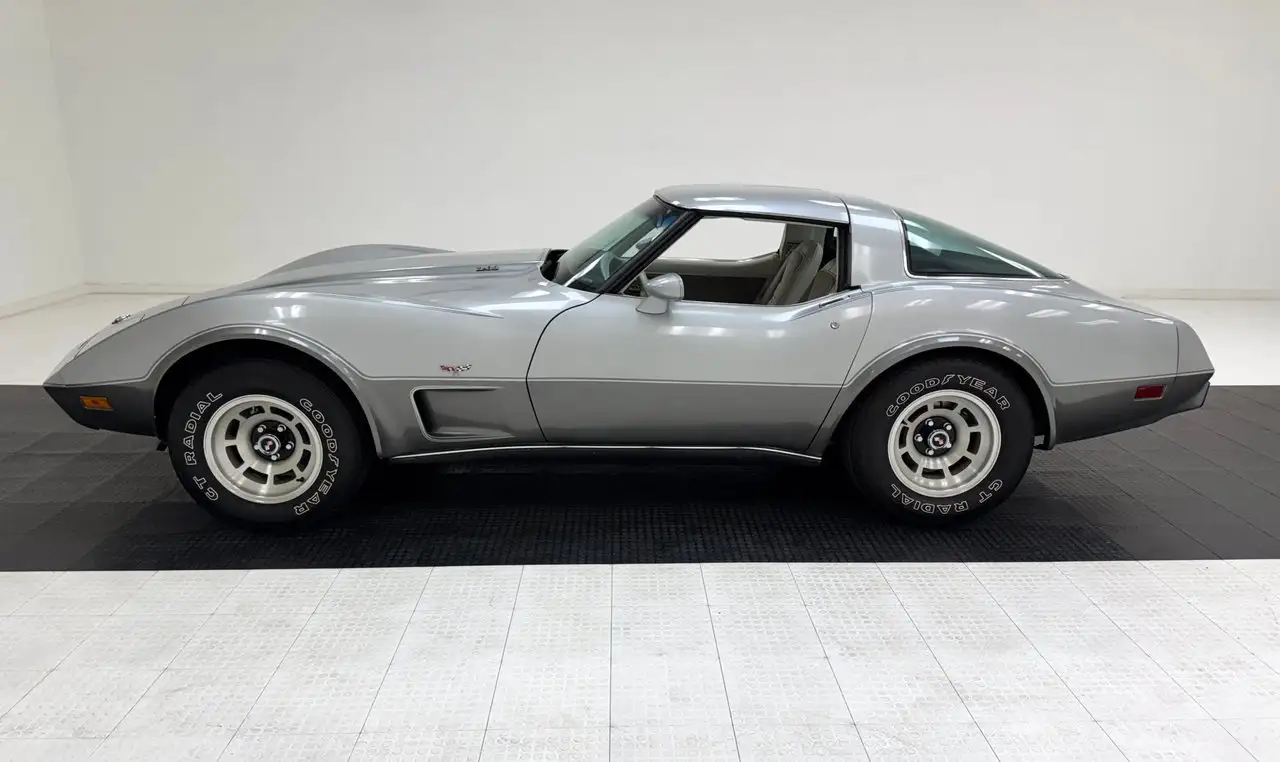 Chevrolet Corvette 25th Anniversary Coupe, foto 3
