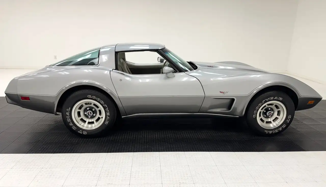 Chevrolet Corvette 25th Anniversary Coupe, foto 9