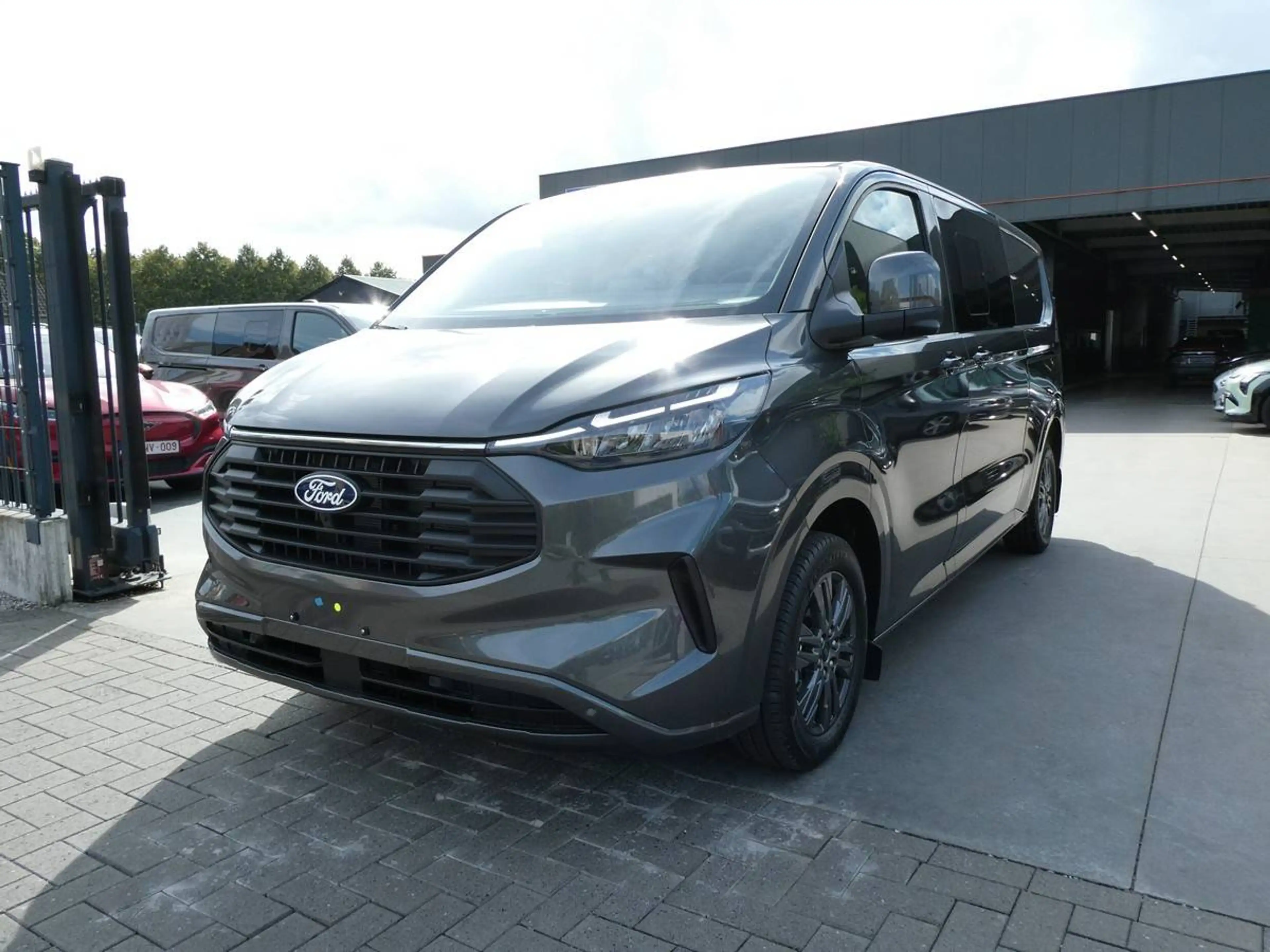 Ford Transit Custom L2 Multi-Use 5pl 2.0 TDCi 170pk Automaat Limited BLIS ACC 360° Trekhaak — photo 2
