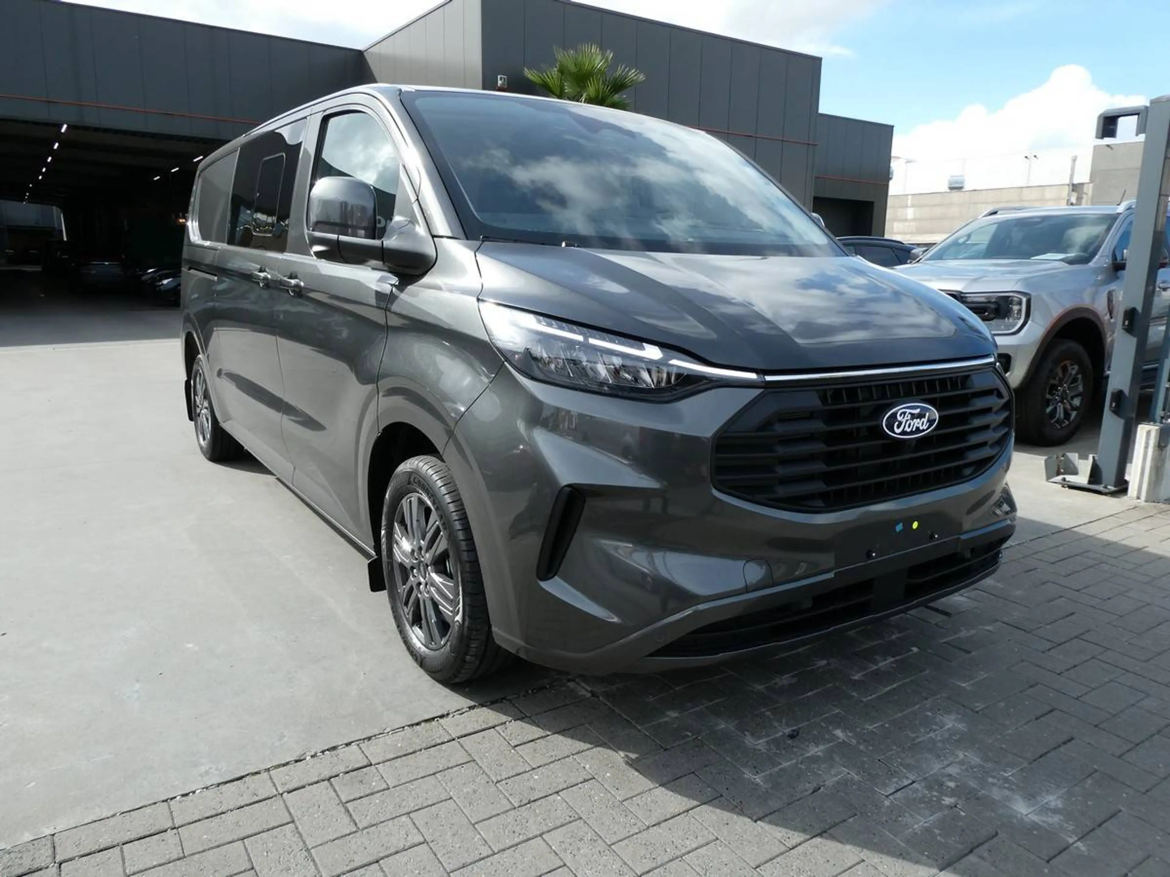 Ford Transit Custom L2 Multi-Use 5pl 2.0 TDCi 170pk Automaat Limited BLIS ACC 360° Trekhaak — photo 4