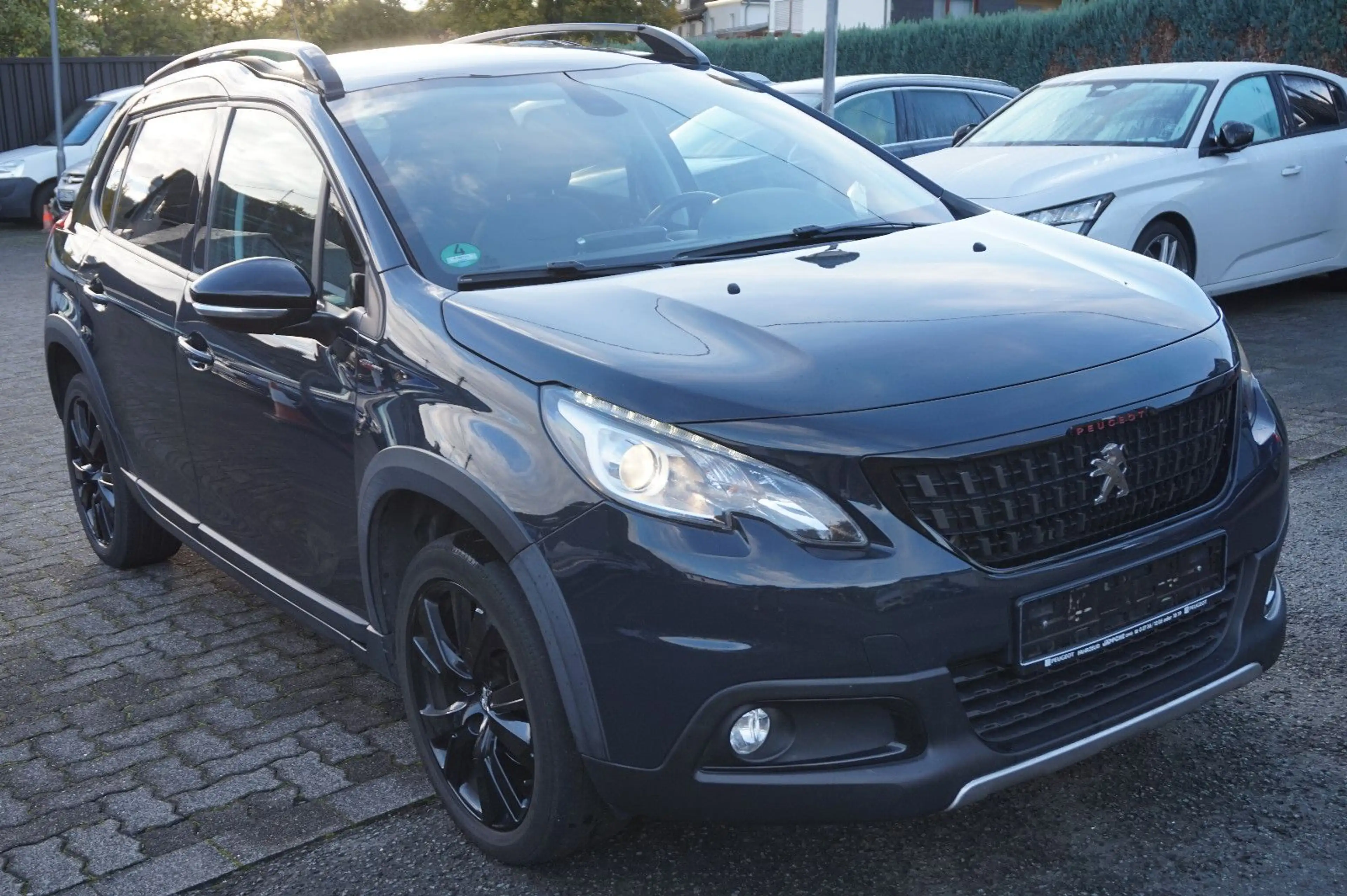 Peugeot 2008 Allure 110 Nur an Wiederverkäufer — photo 3