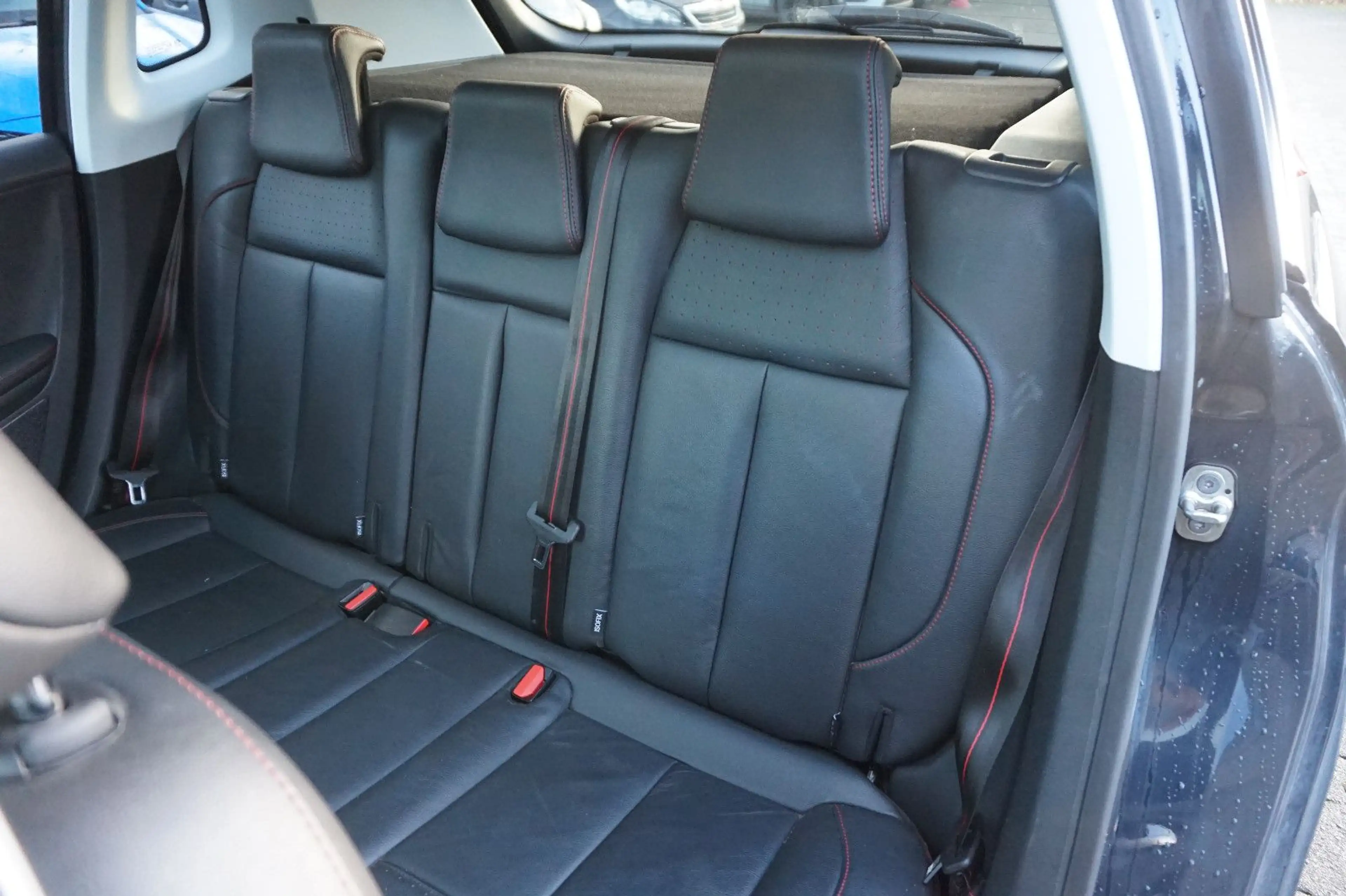 Peugeot 2008 Allure 110 Nur an Wiederverkäufer — photo 8