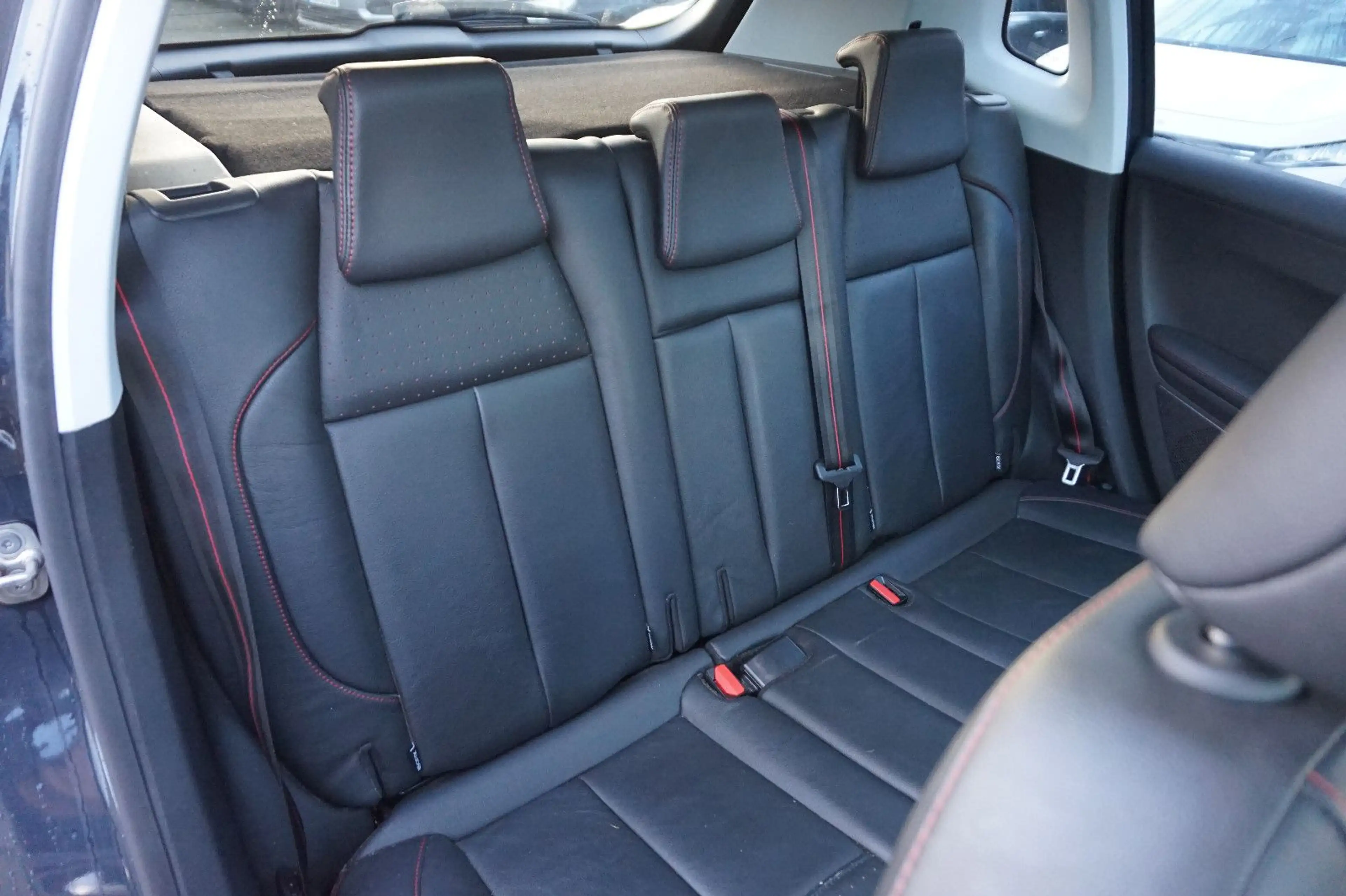 Peugeot 2008 Allure 110 Nur an Wiederverkäufer — photo 15