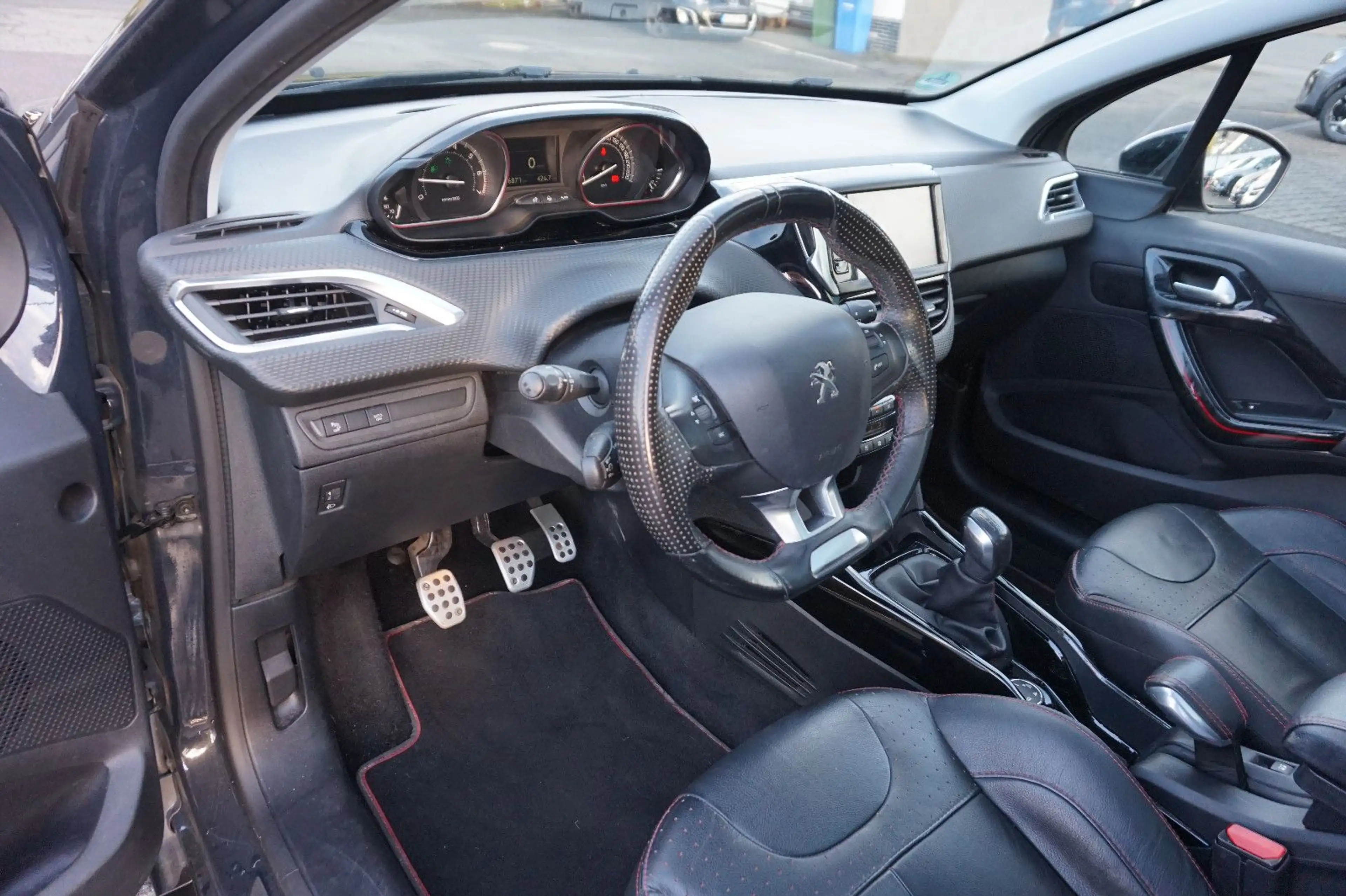Peugeot 2008 Allure 110 Nur an Wiederverkäufer — photo 10