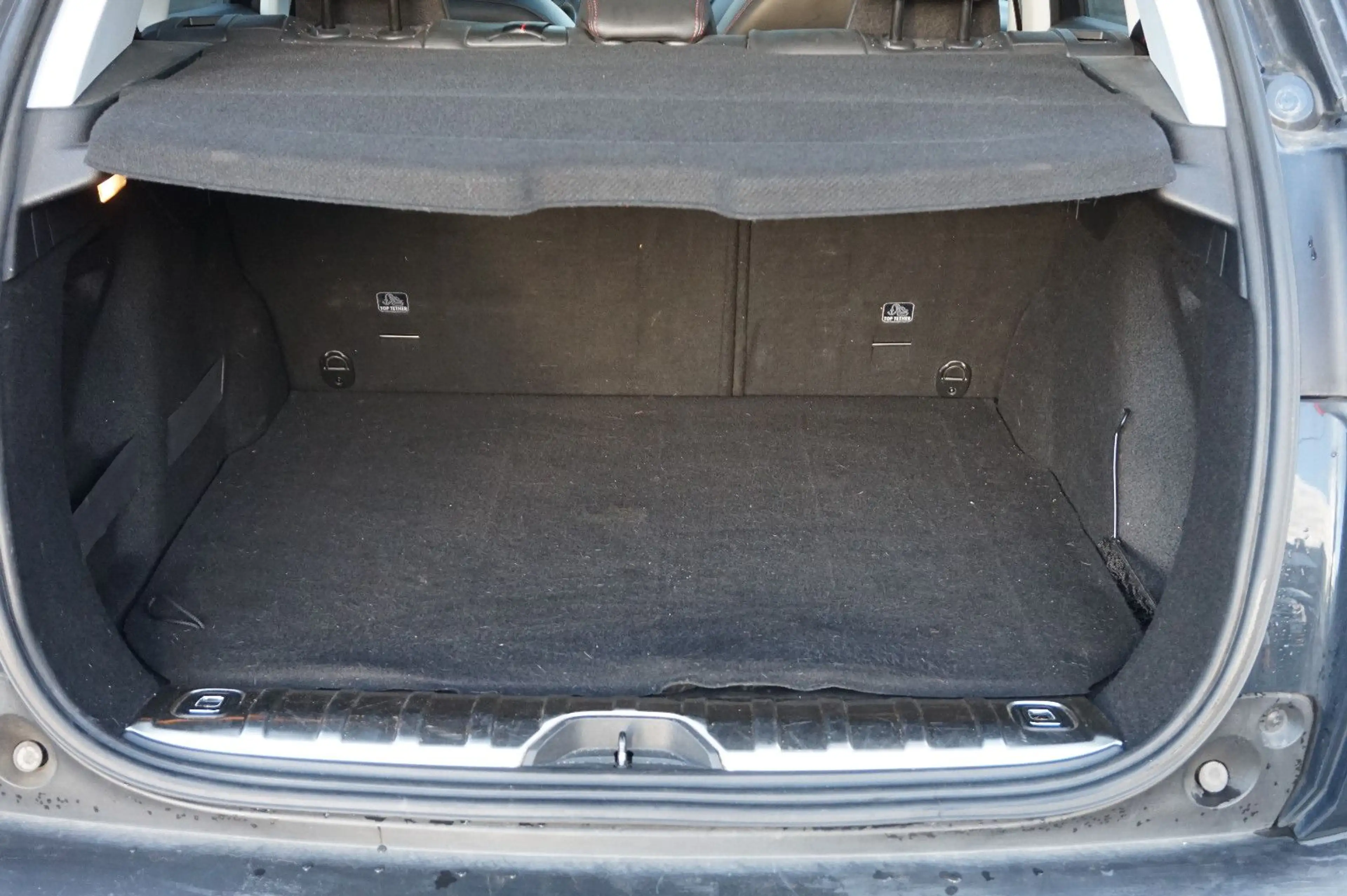 Peugeot 2008 Allure 110 Nur an Wiederverkäufer — photo 7