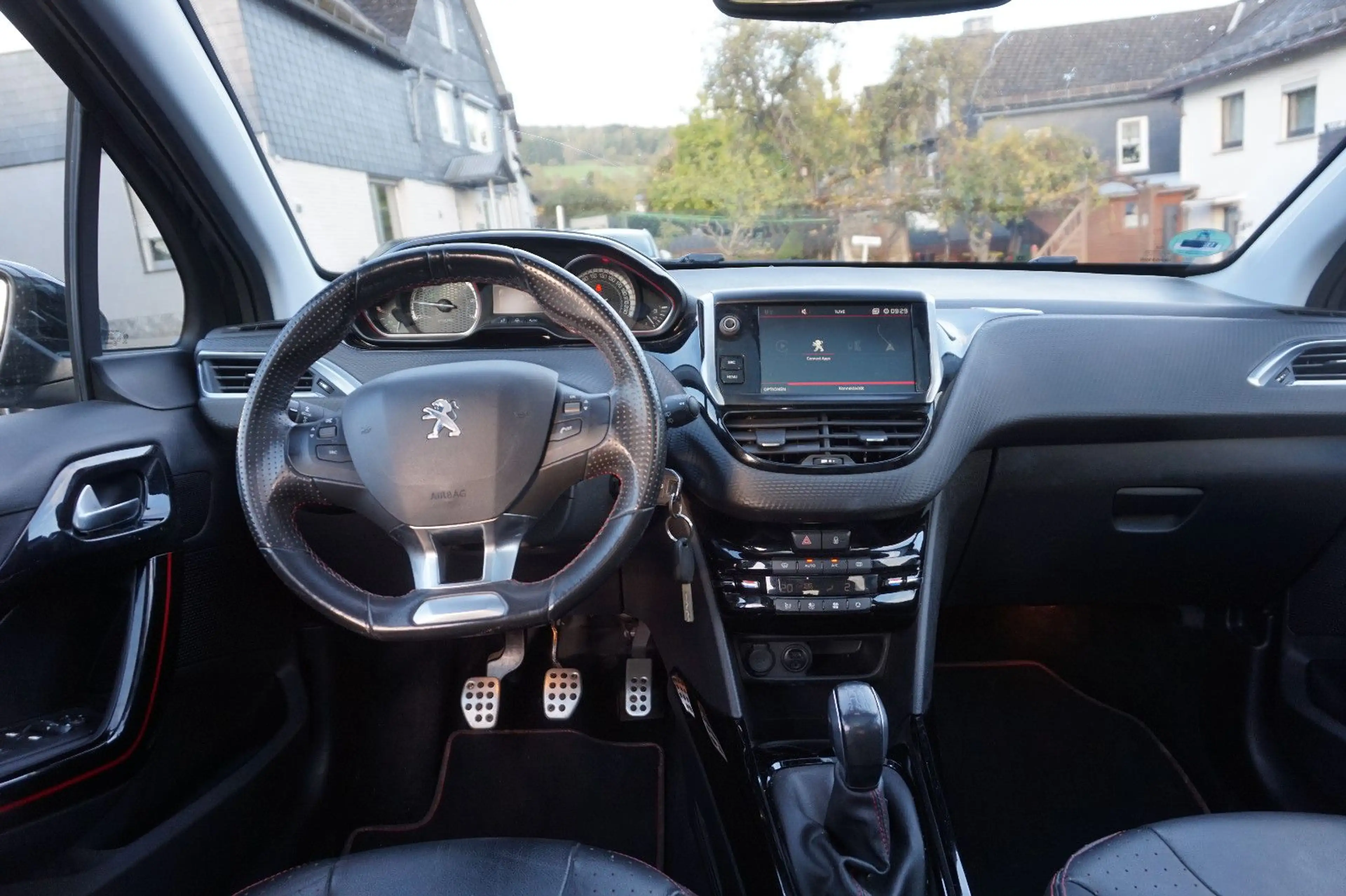 Peugeot 2008 Allure 110 Nur an Wiederverkäufer — photo 12