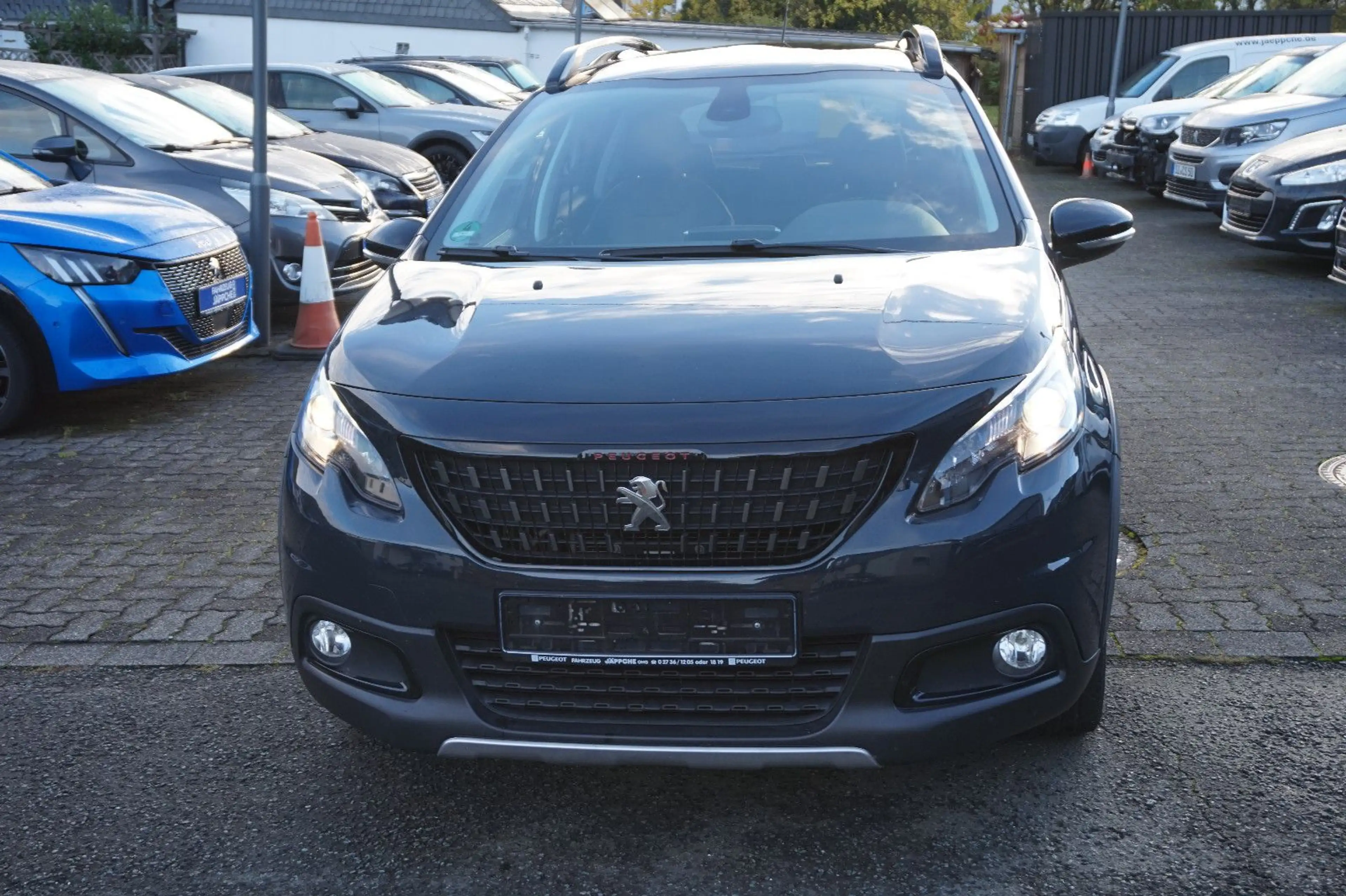 Peugeot 2008 Allure 110 Nur an Wiederverkäufer — photo 2