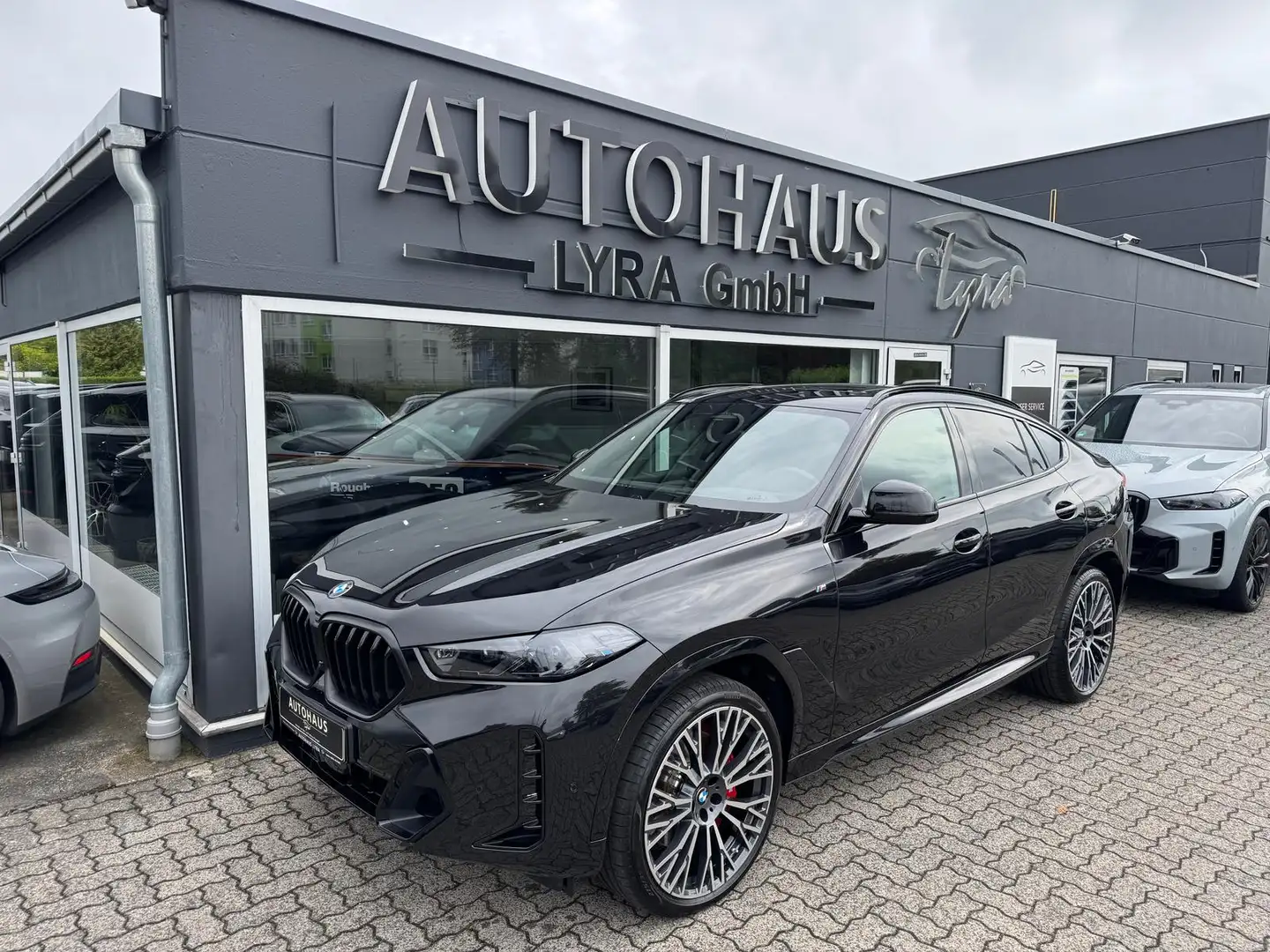 BMW X6 30d xDrive M-Sport*LED*PANO*H&K*360°KAM*22Z* Schwarz - 2
