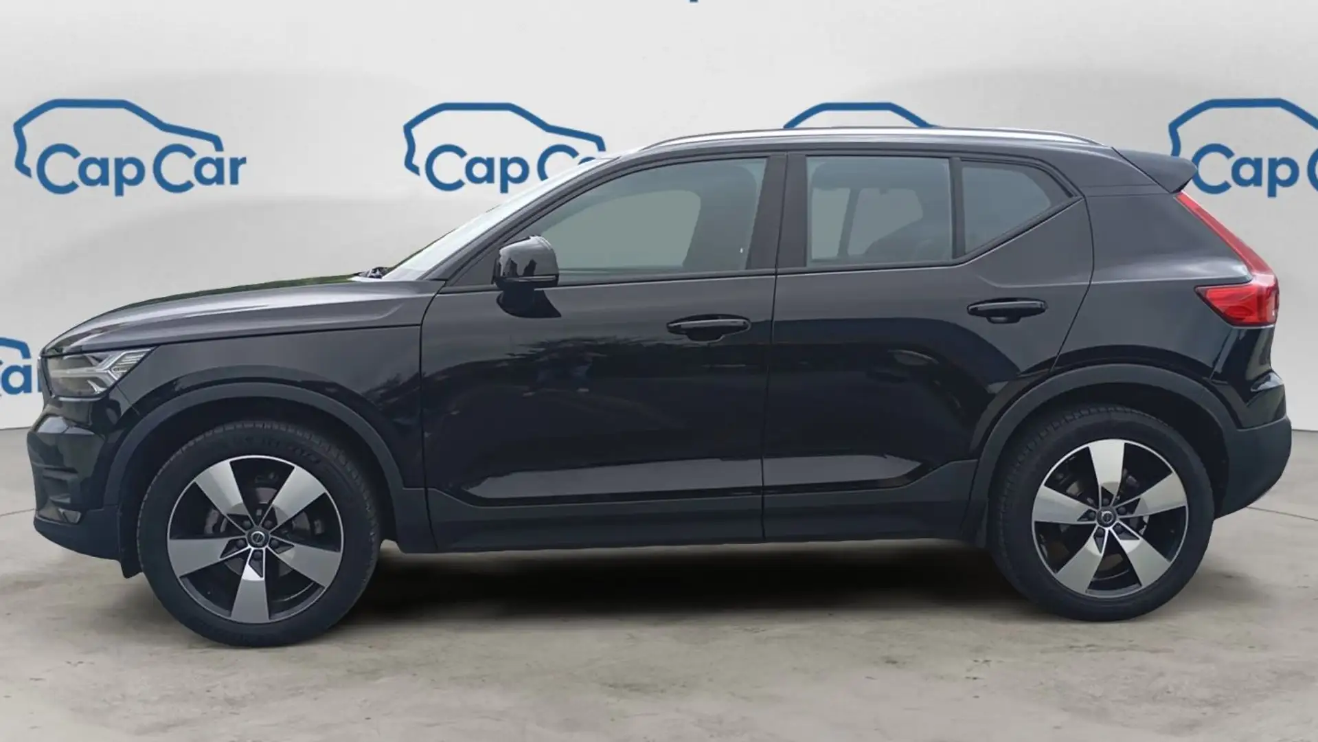 Volvo XC40 2.0 TDI 150 Momentum Noir - 2