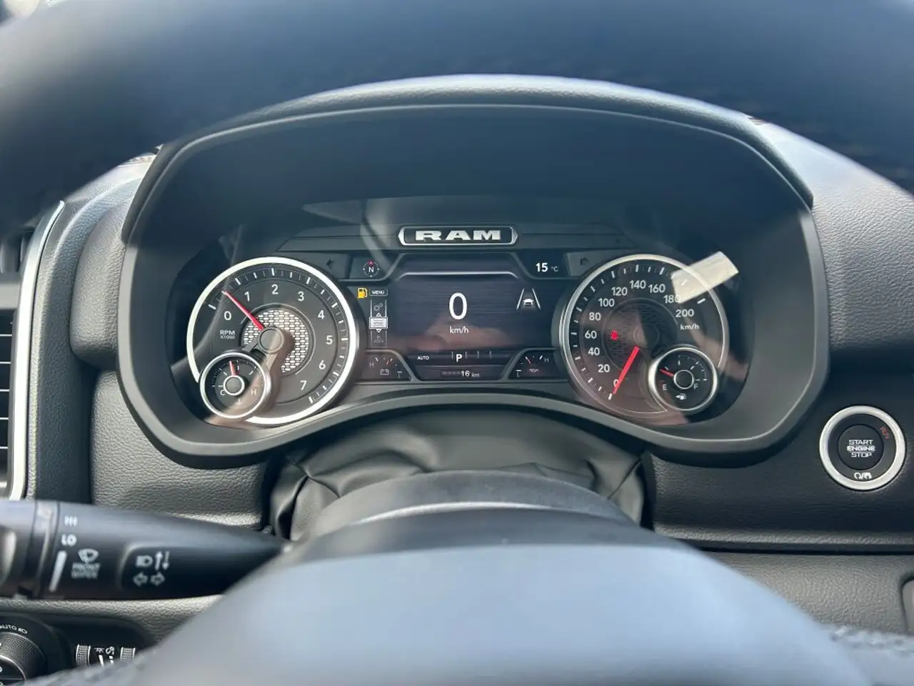 RAM 1500 снимка RAM 1500
